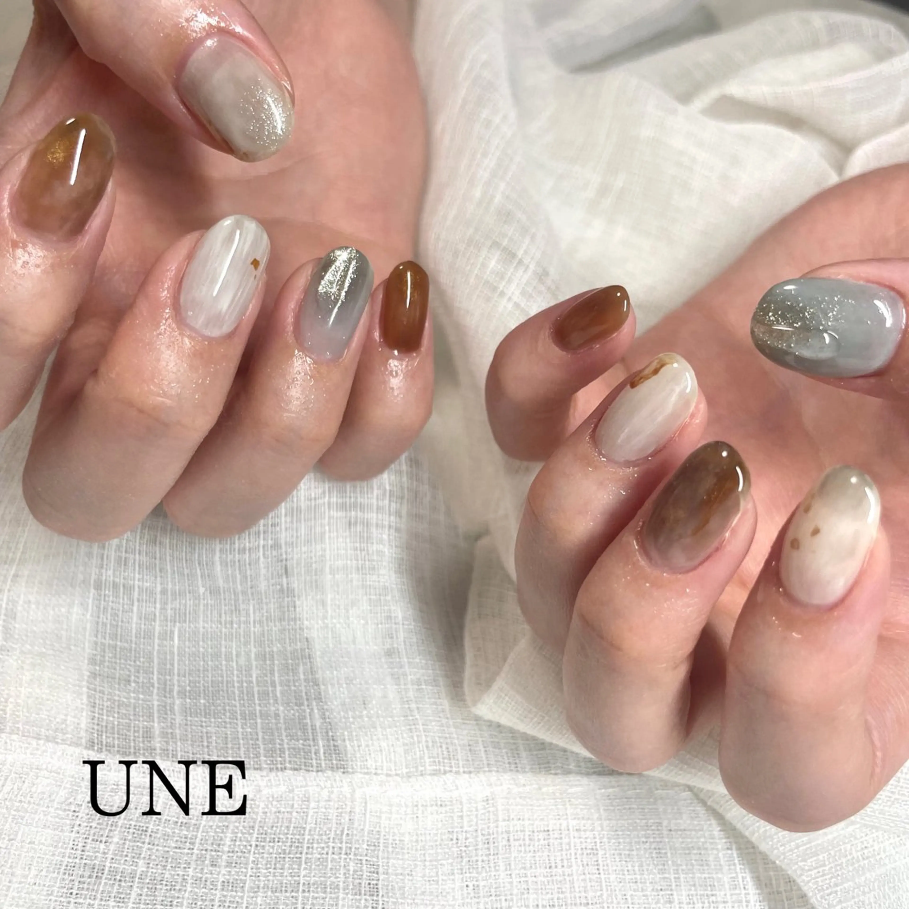 ネイル ブラウン ニュアンスネイル UNE.【ユヌ】 Jr.NANAのネイルデザイン