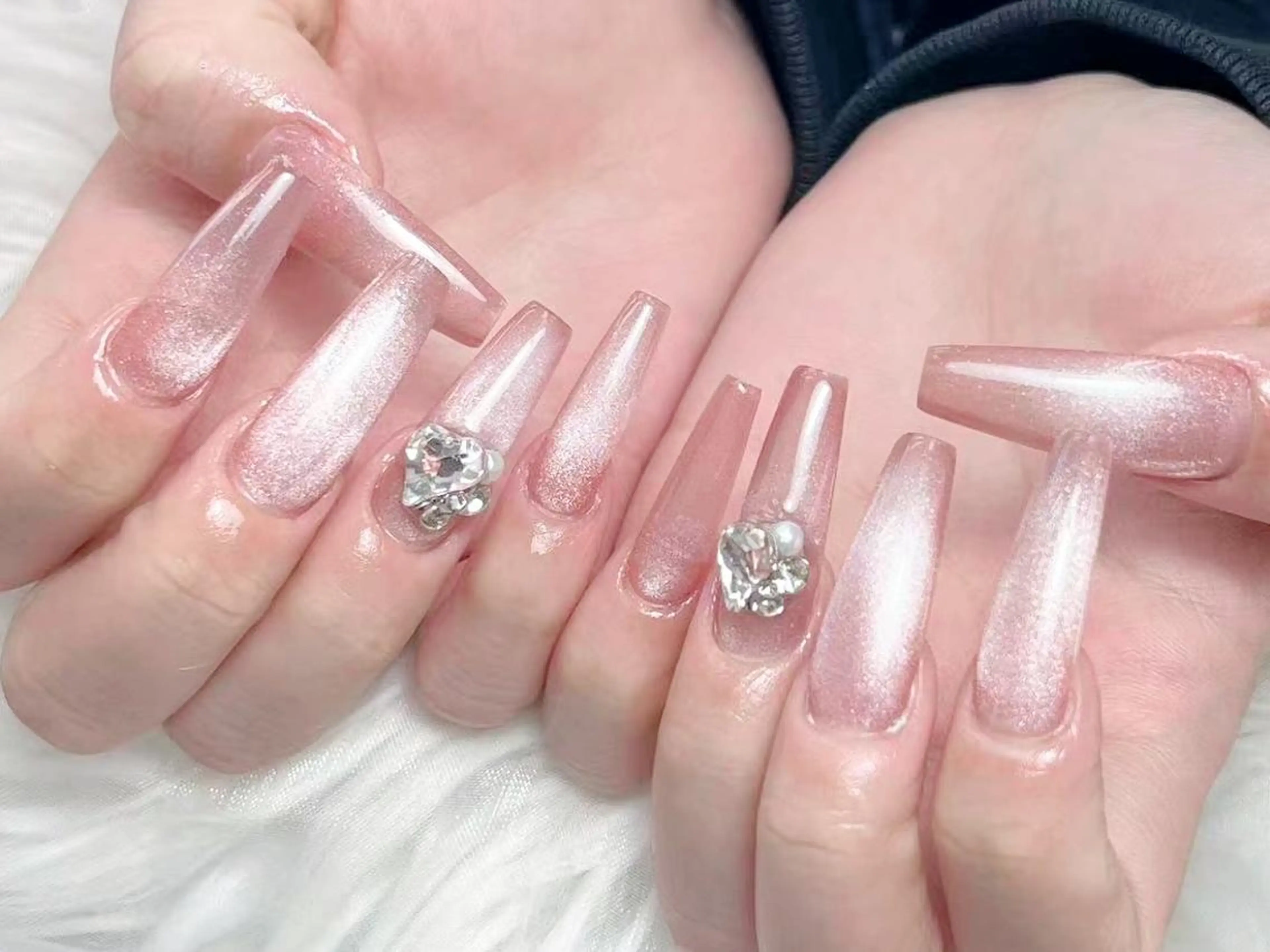 メンズ ネイル メンズ韓国風 アートネイル フレンチネイル ジェルネイル キラキラネイル ✨Bloom Ruby❣️のネイルデザイン