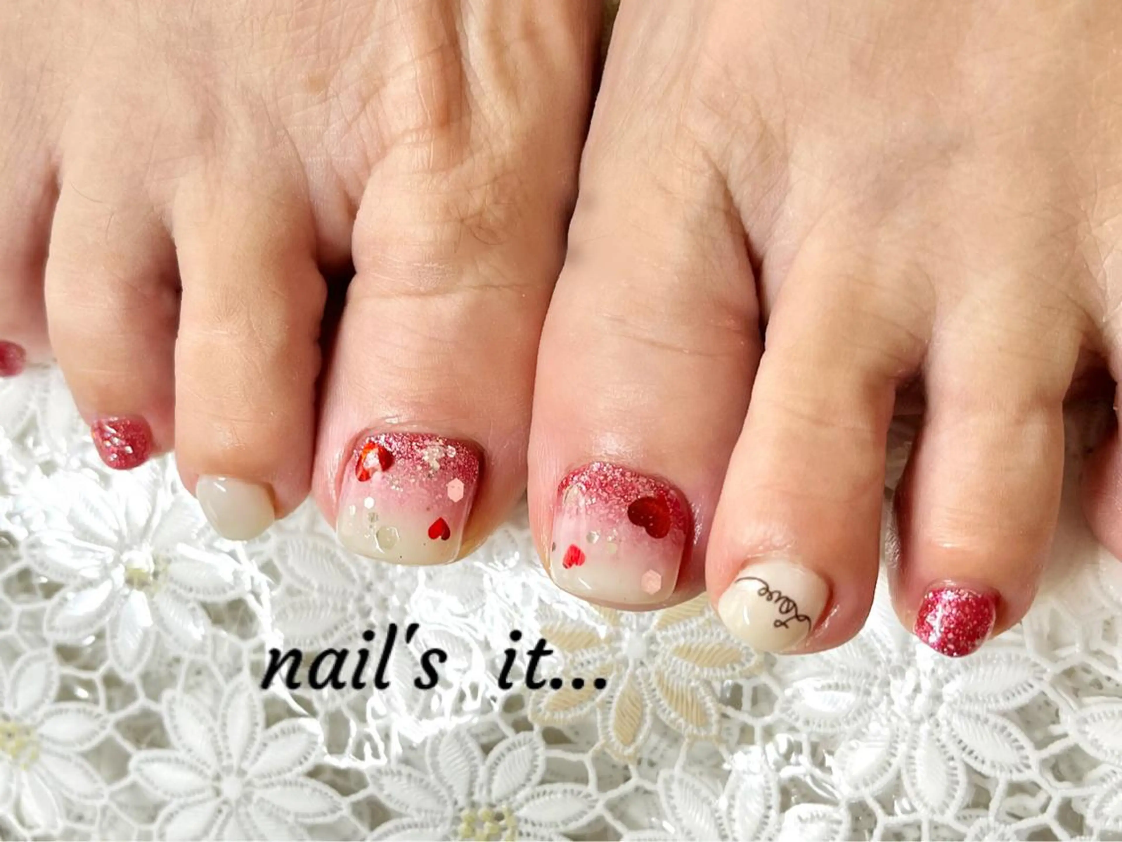 ネイル フットネイル ジェルネイル ハート 韓国ネイル パラジェル nails' it...のネイルデザイン