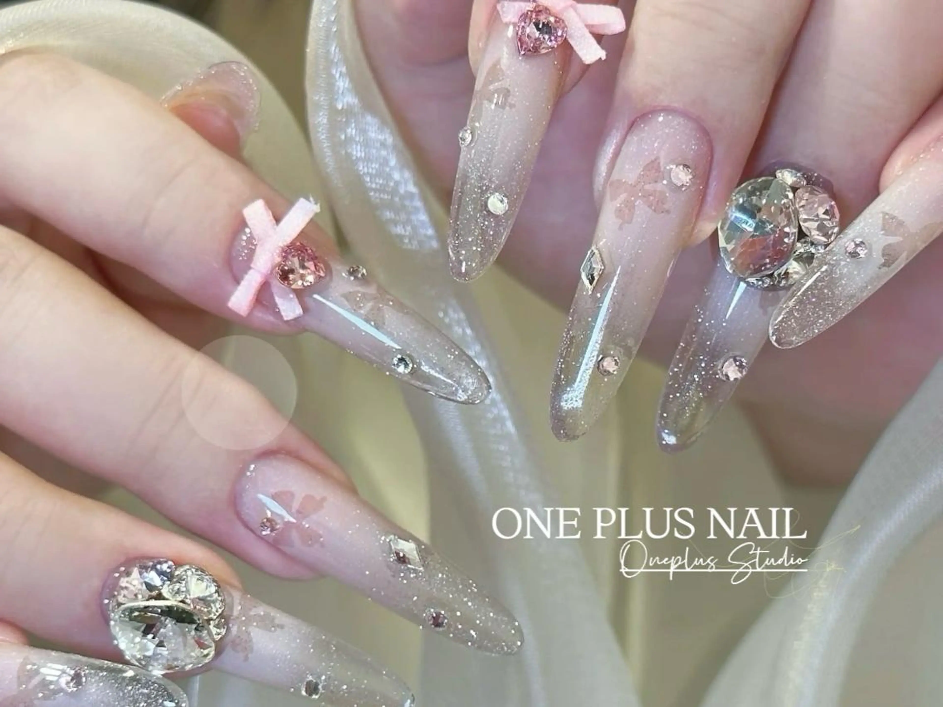 ネイル アートネイル オーロラネイル ガーリー キラキラネイル 韓国ネイル One plus StudioNailのネイルデザイン