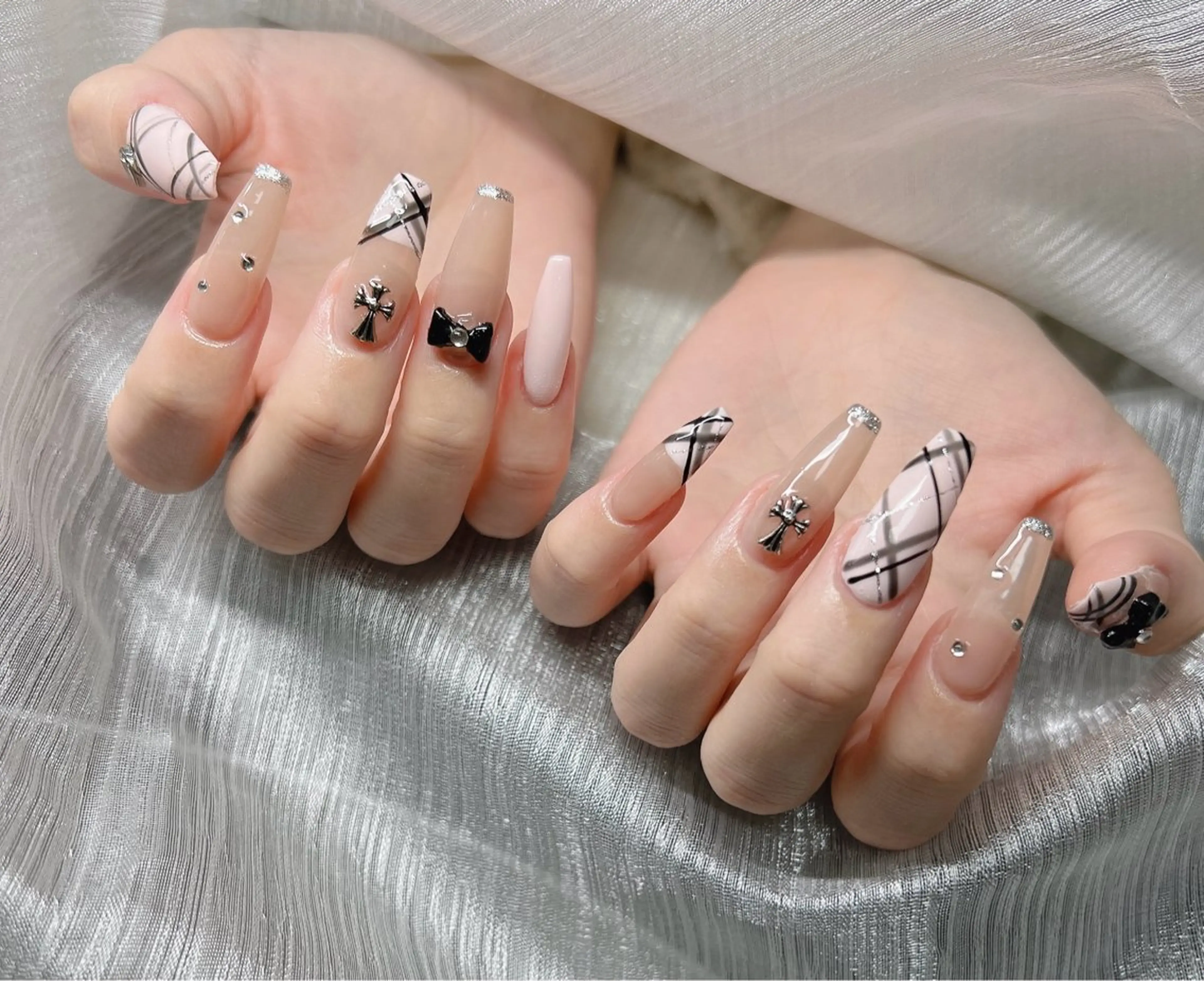 ネイル マグネットネイル ピンク ネイルチップ 冬ネイル Lee Nailsのネイルデザイン