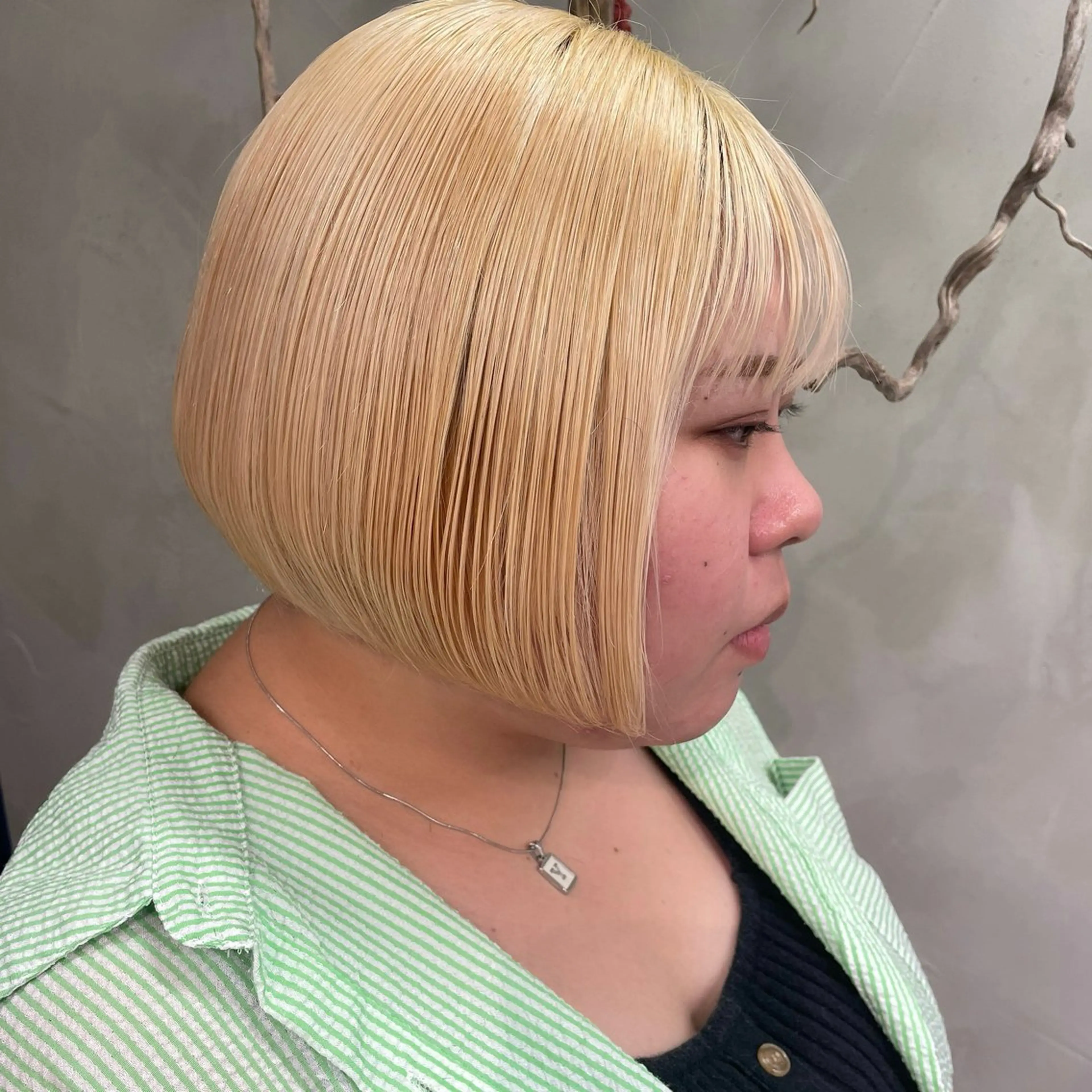 ショート カラー ブリーチ 抜きっぱなしブロンド カット ヘアカラー RorriM natsuのヘアスタイル