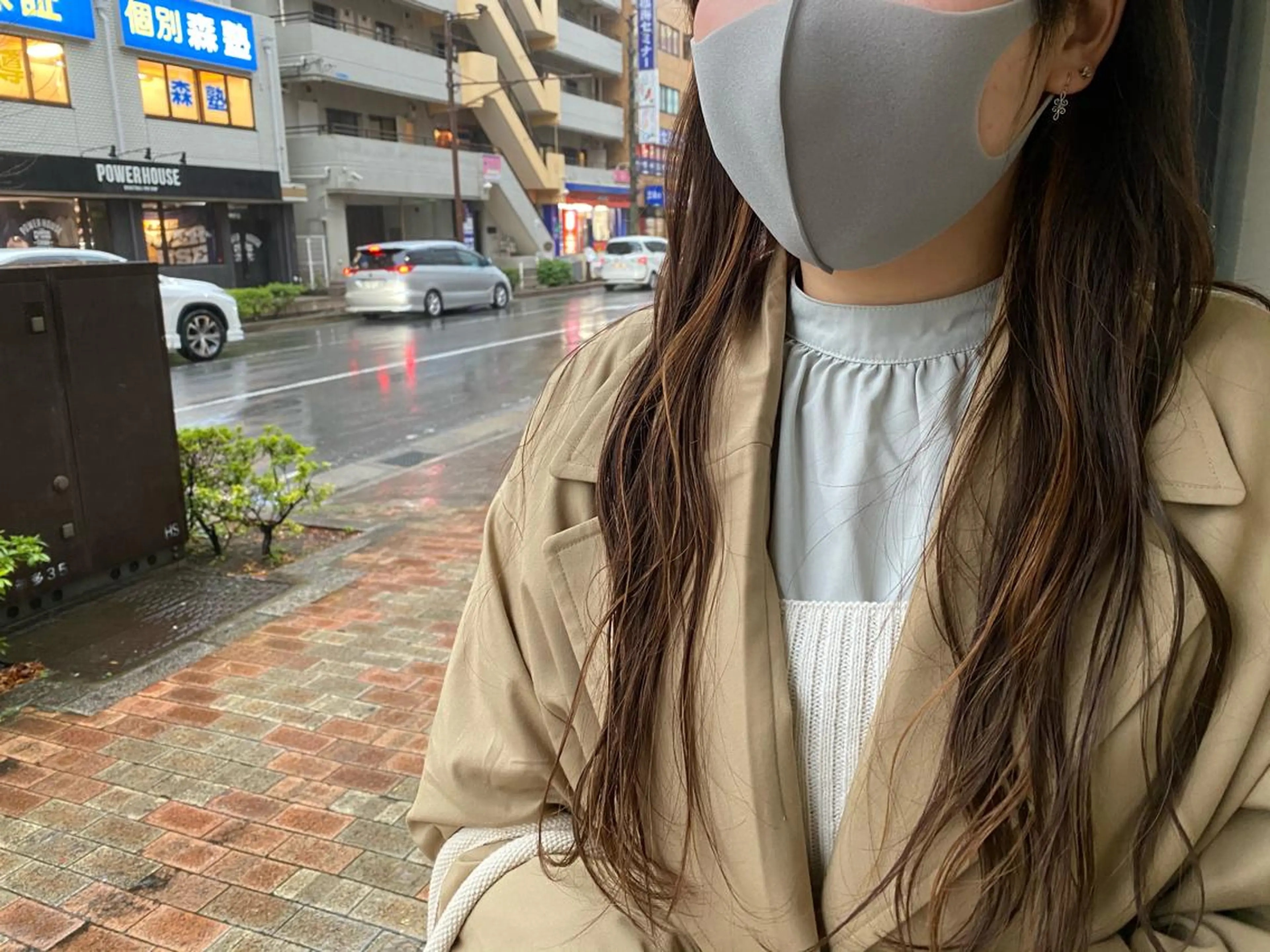 ロング カラー ベージュカラー ブリーチ イヤリングカラー サプリームヘア 飯田みち瑠のヘアスタイル