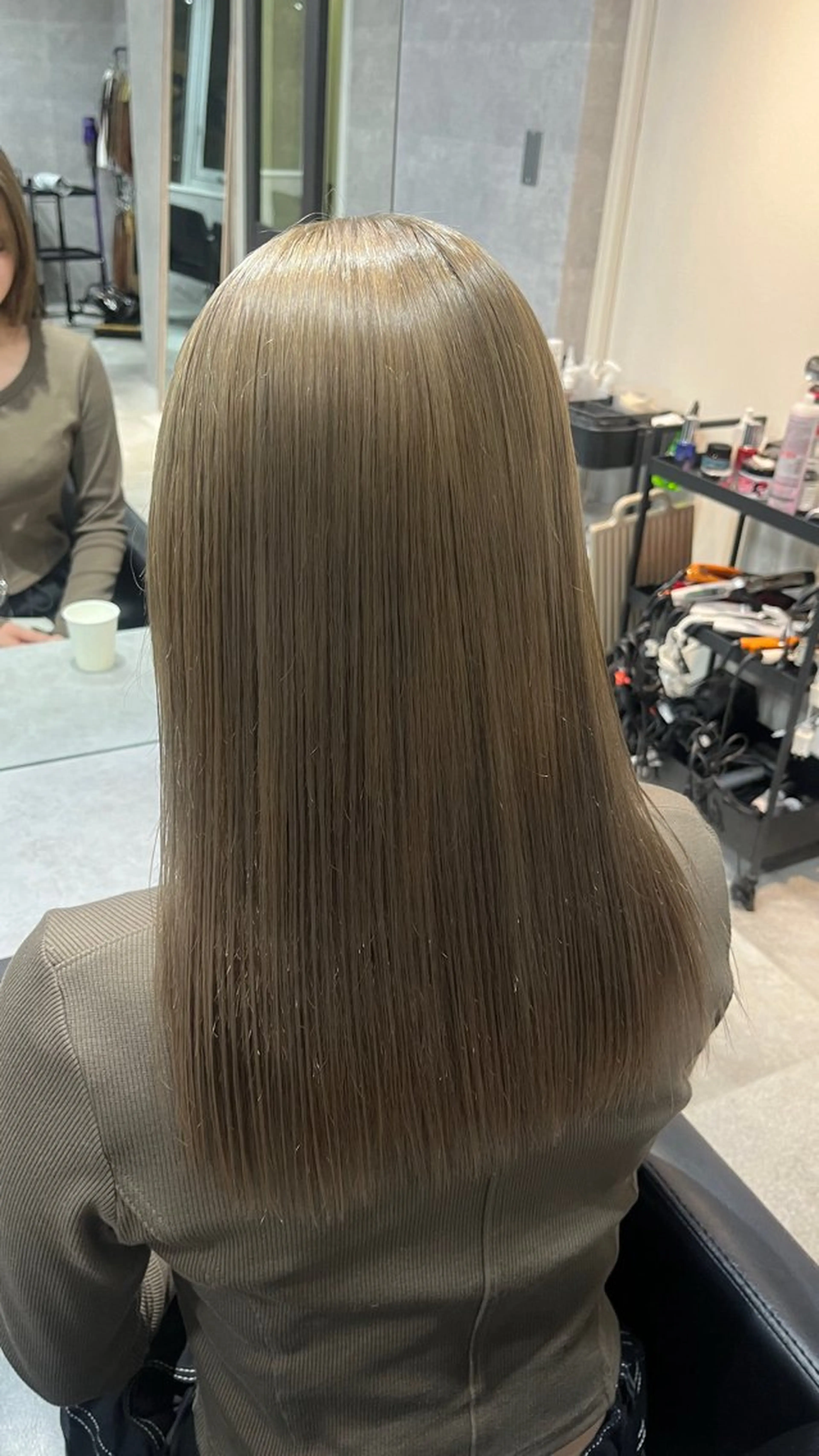 ミディアム カラー HOHOMI （ほほみ）のヘアスタイル