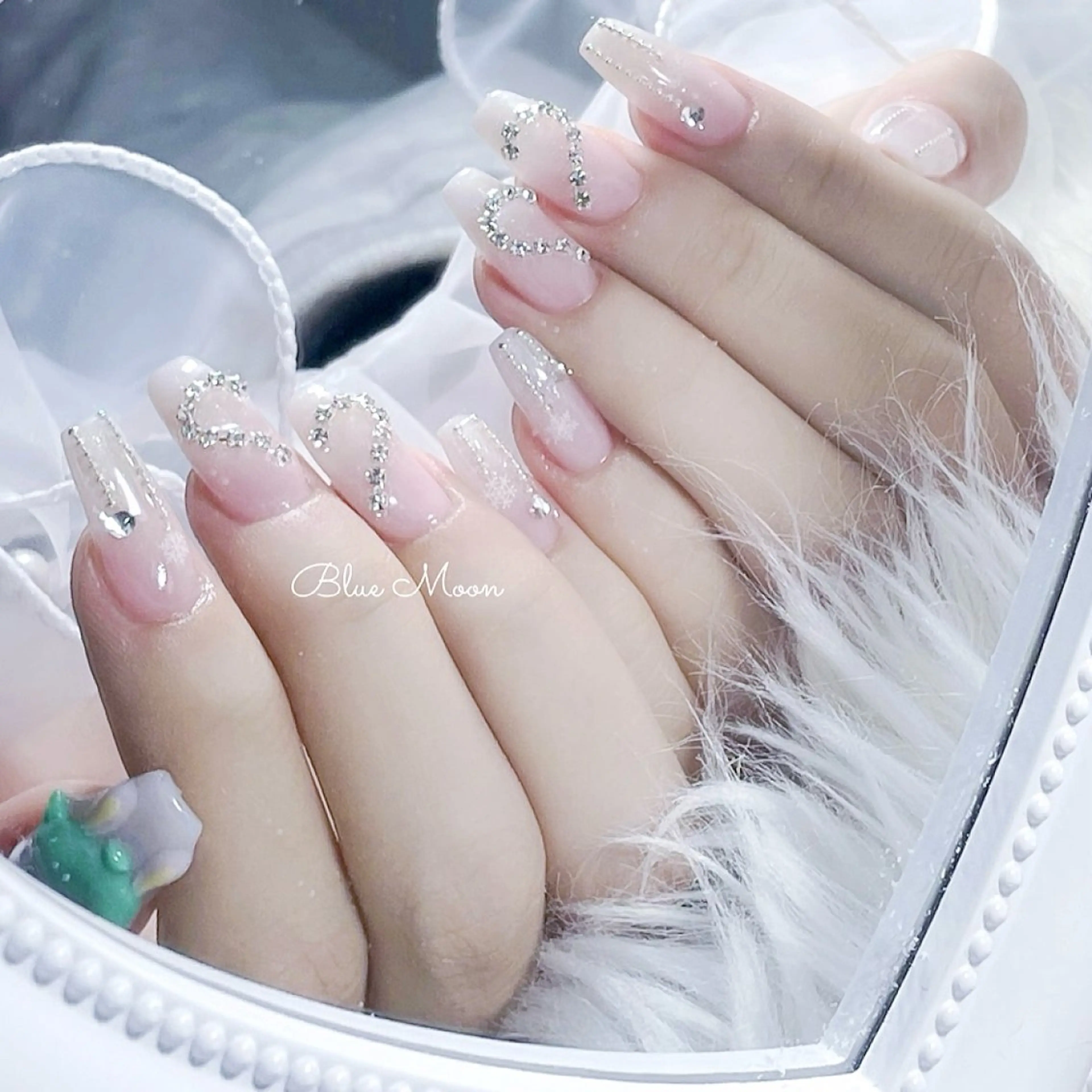 ネイル ハンドネイル フットネイル ハンドケア nail salon Blue Moonのネイルデザイン