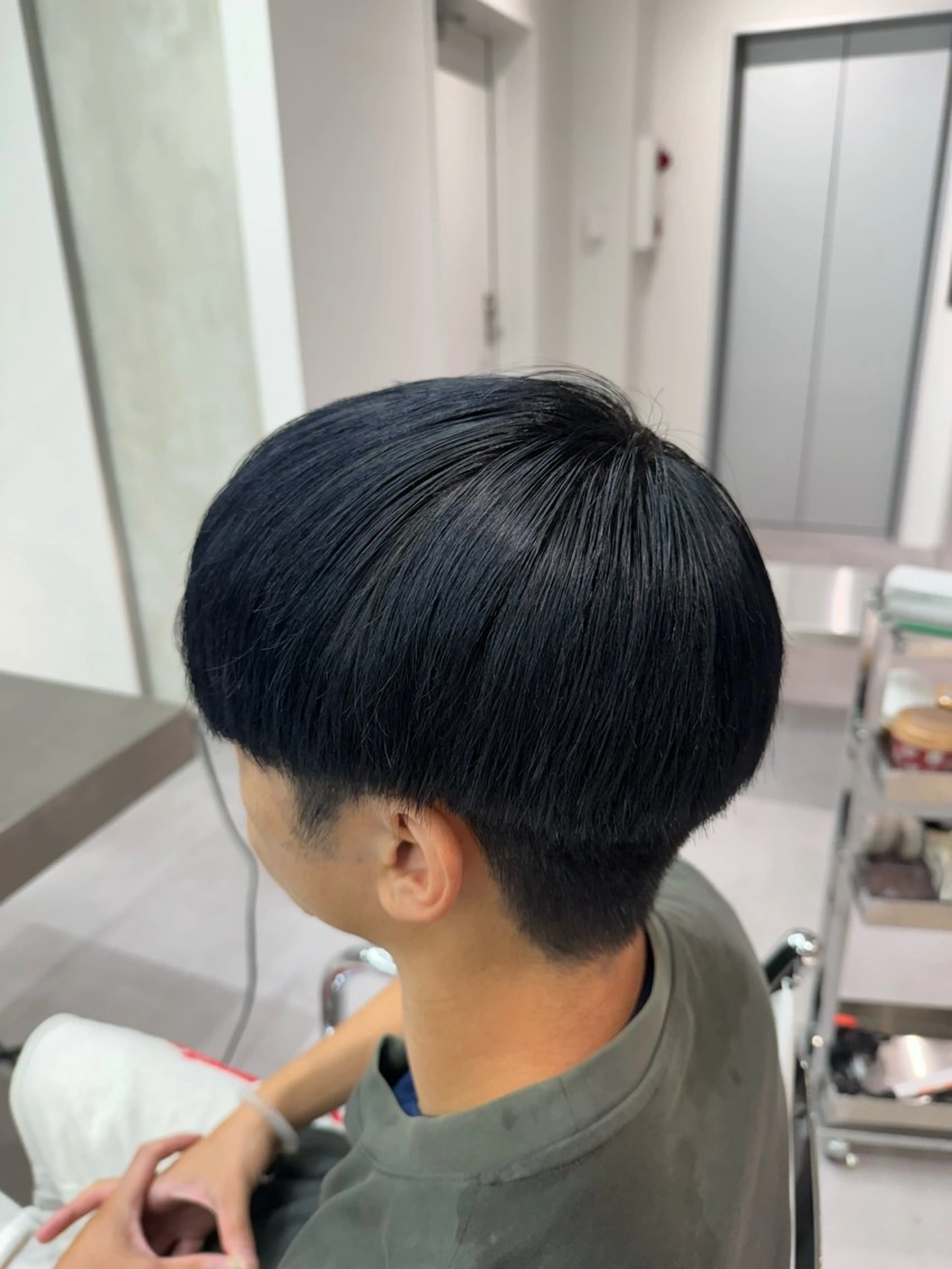 カラー パーマ メンズ 黒髪 ブルーカラー ブルーブラック ブリーチ/パーマ特化 片平和寿のヘアスタイル