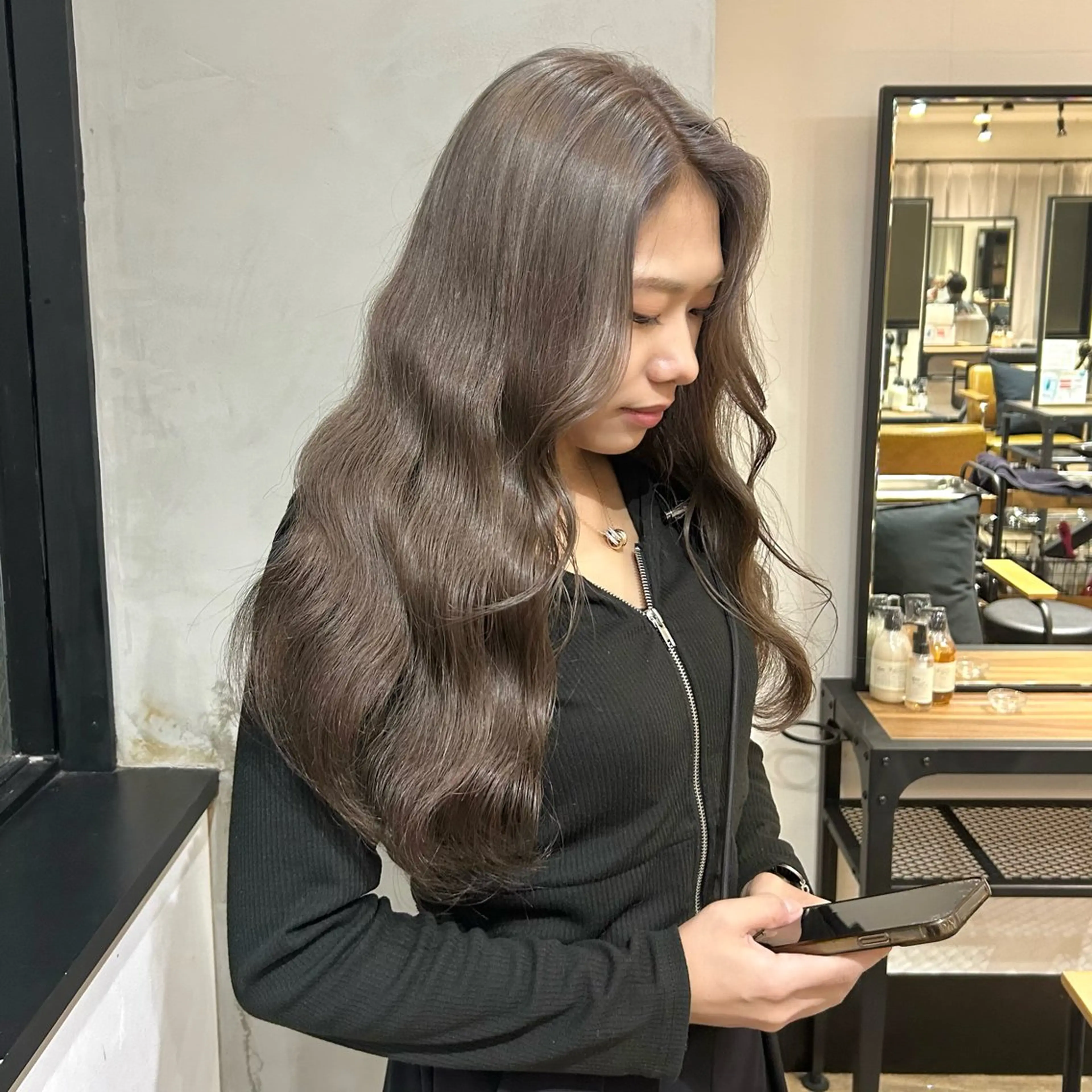 ロング カラー ヘアカラー トリートメント otoha✳︎ くすみカラーのヘアスタイル