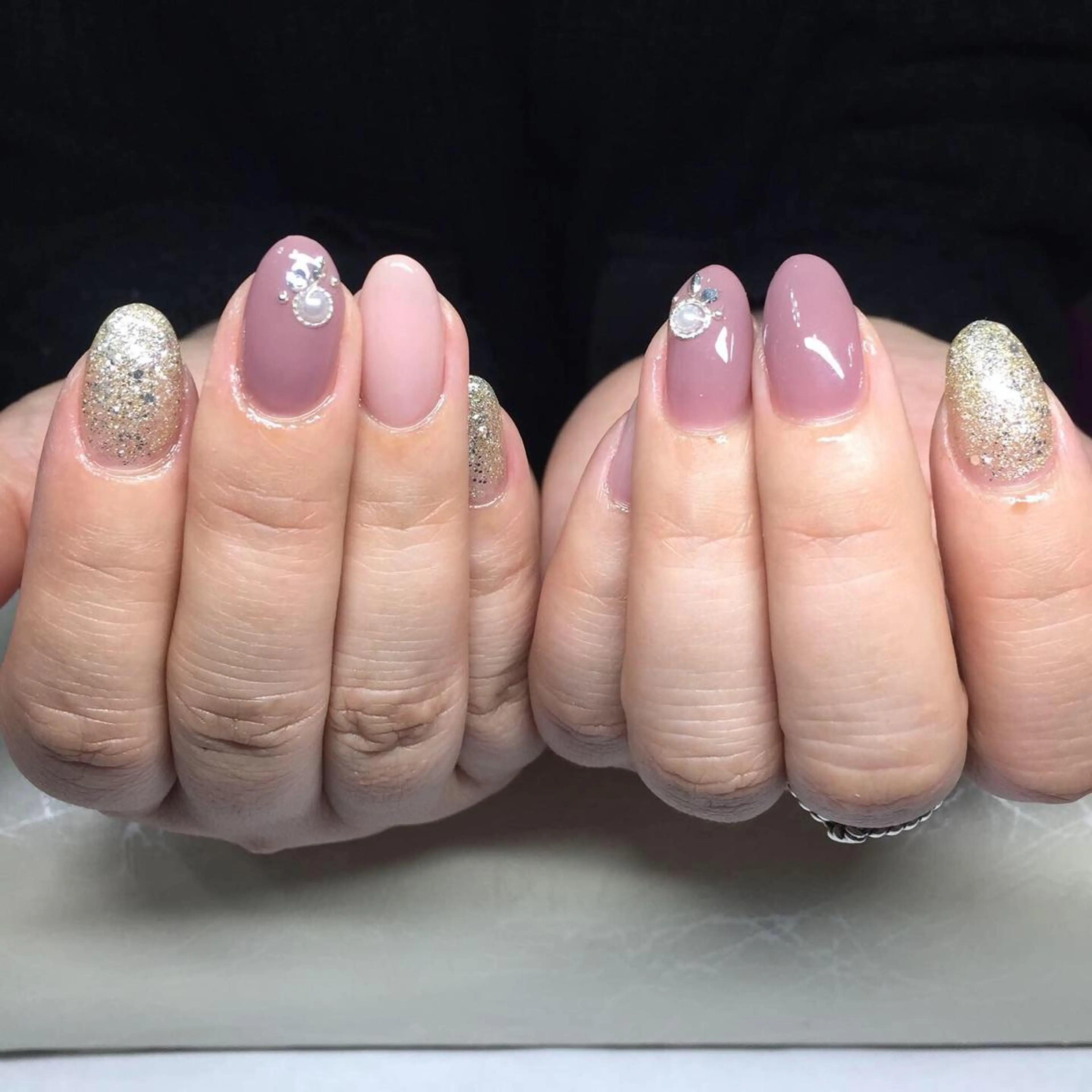 ネイル ストーンネイル ガール ネイルサロンのネイルデザイン