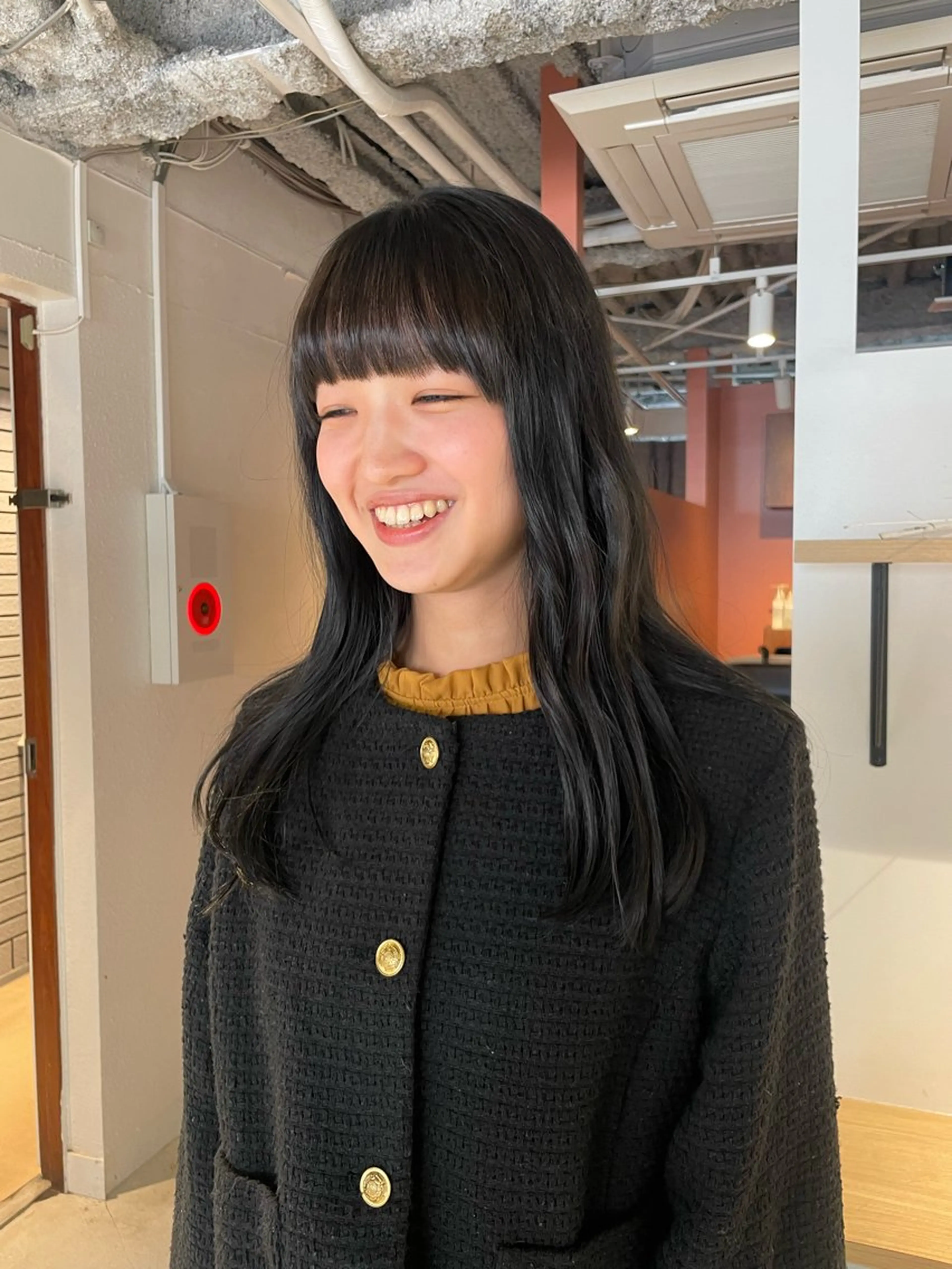 セミロング カラー 黒髪 トリートメント レイヤー×初 パーマ|hinakoのヘアスタイル