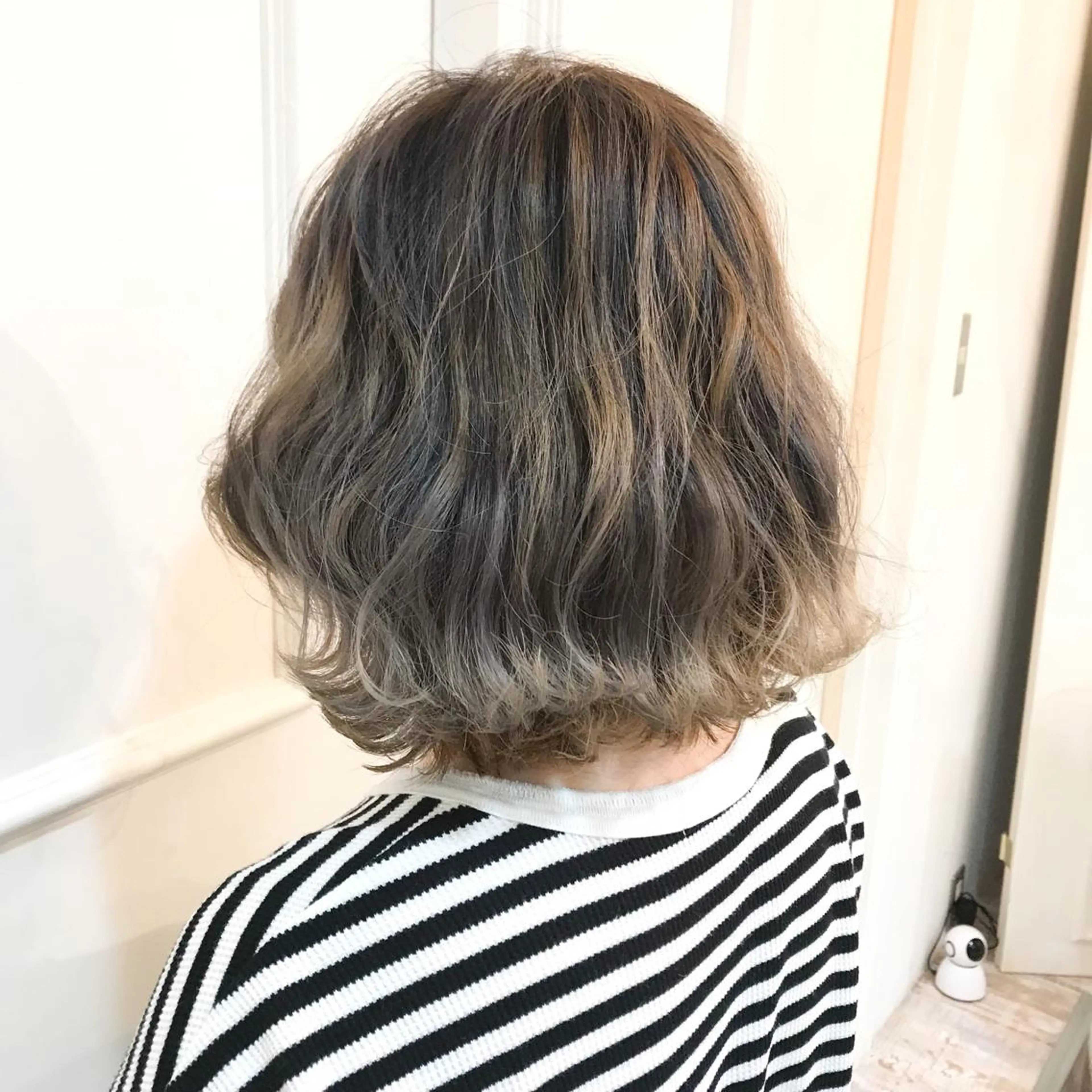 ミディアム カラー SHIN/レイヤー カット×クロスパーマのヘアスタイル