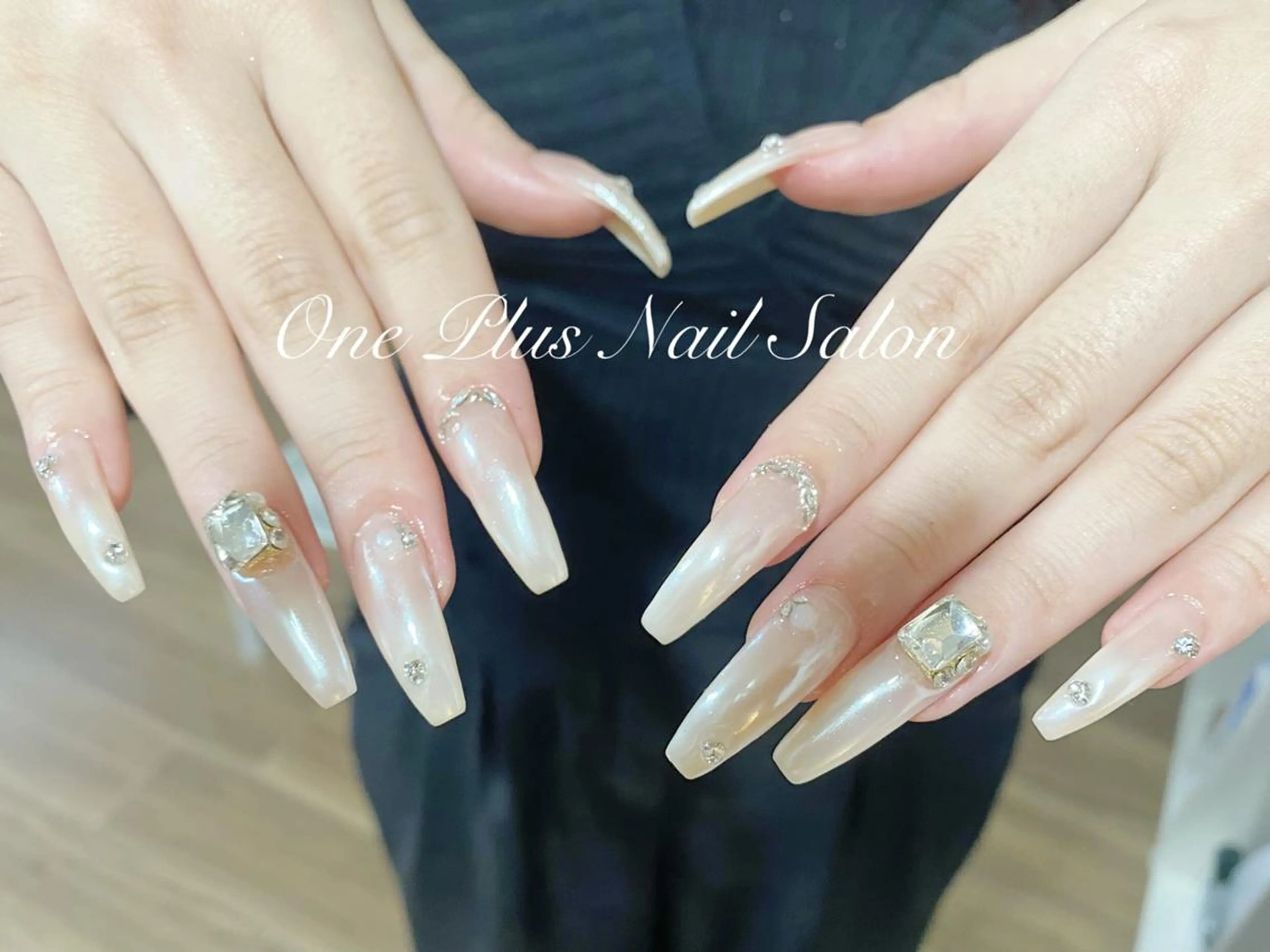 ネイル アートネイル グラデーション ハート 韓国ネイル 赤色 One Plus Nail Salonのネイルデザイン