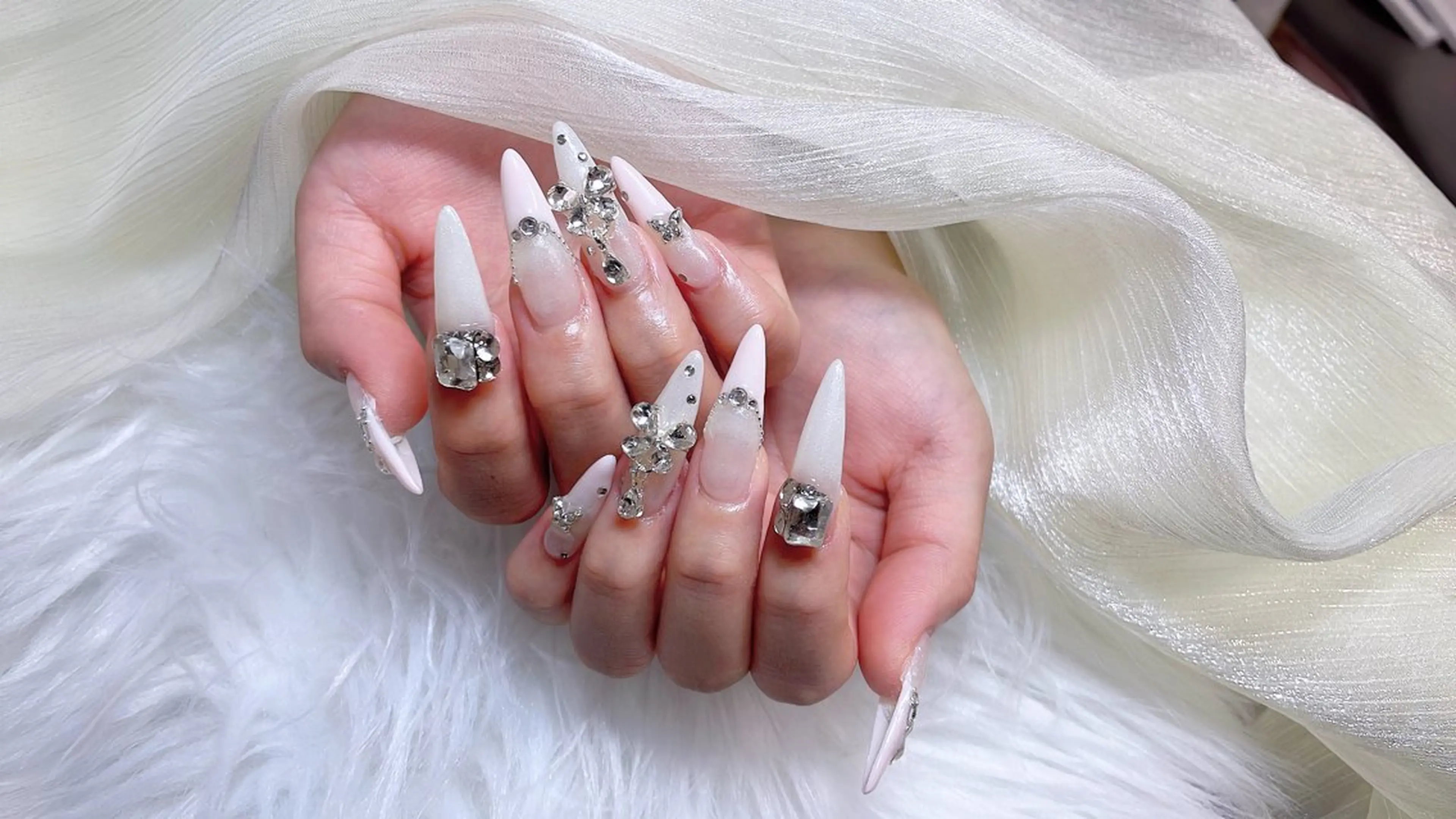 ネイル アニマル柄 チークネイル 成人式 フラッシュネイル フットネイル ハンドネイル B·U Nail大宮 長さだし専門店のネイルデザイン