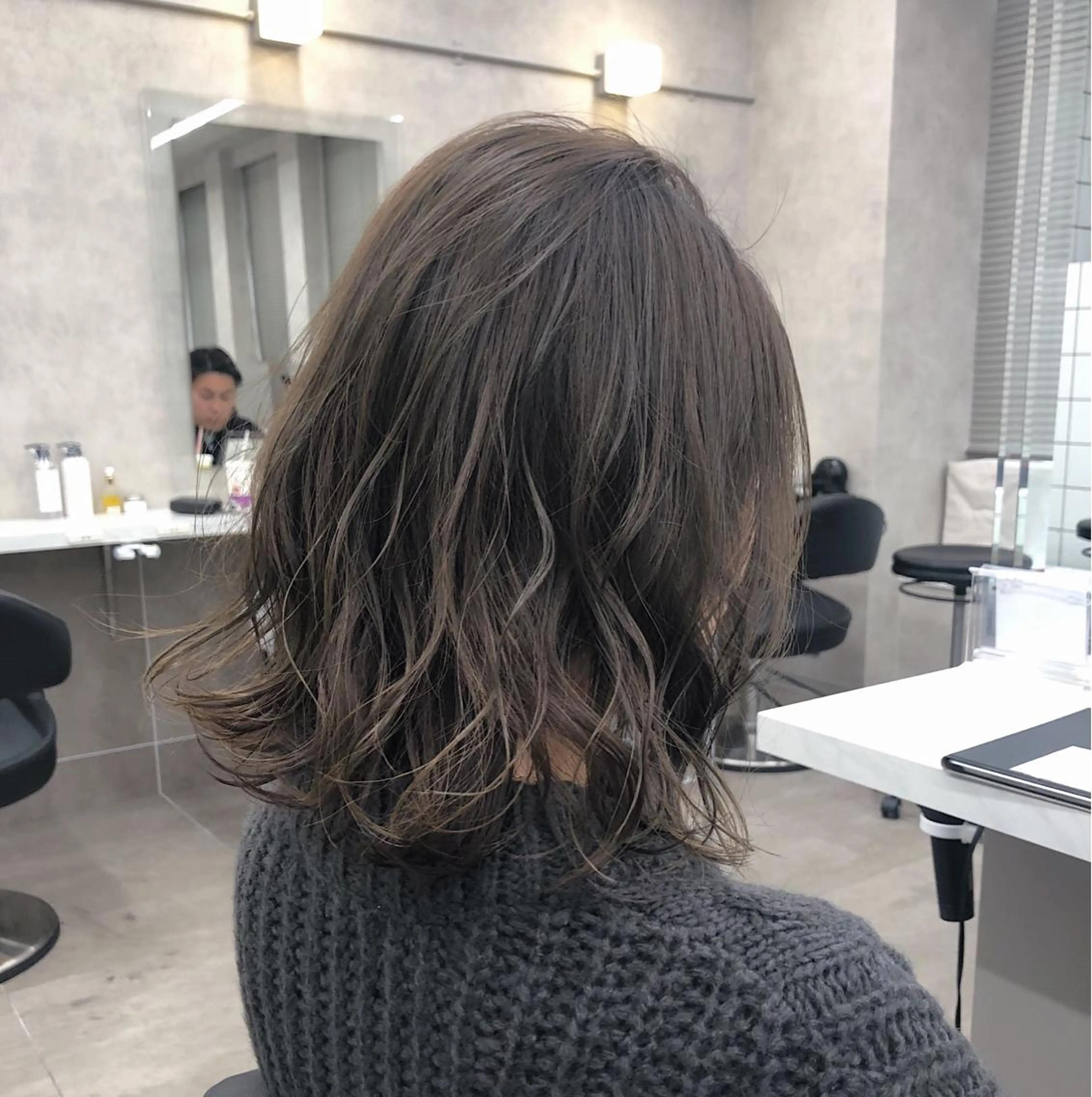 ミディアム カラー ブリーチ ダブルカラー 柔らかbeige モトキのヘアスタイル