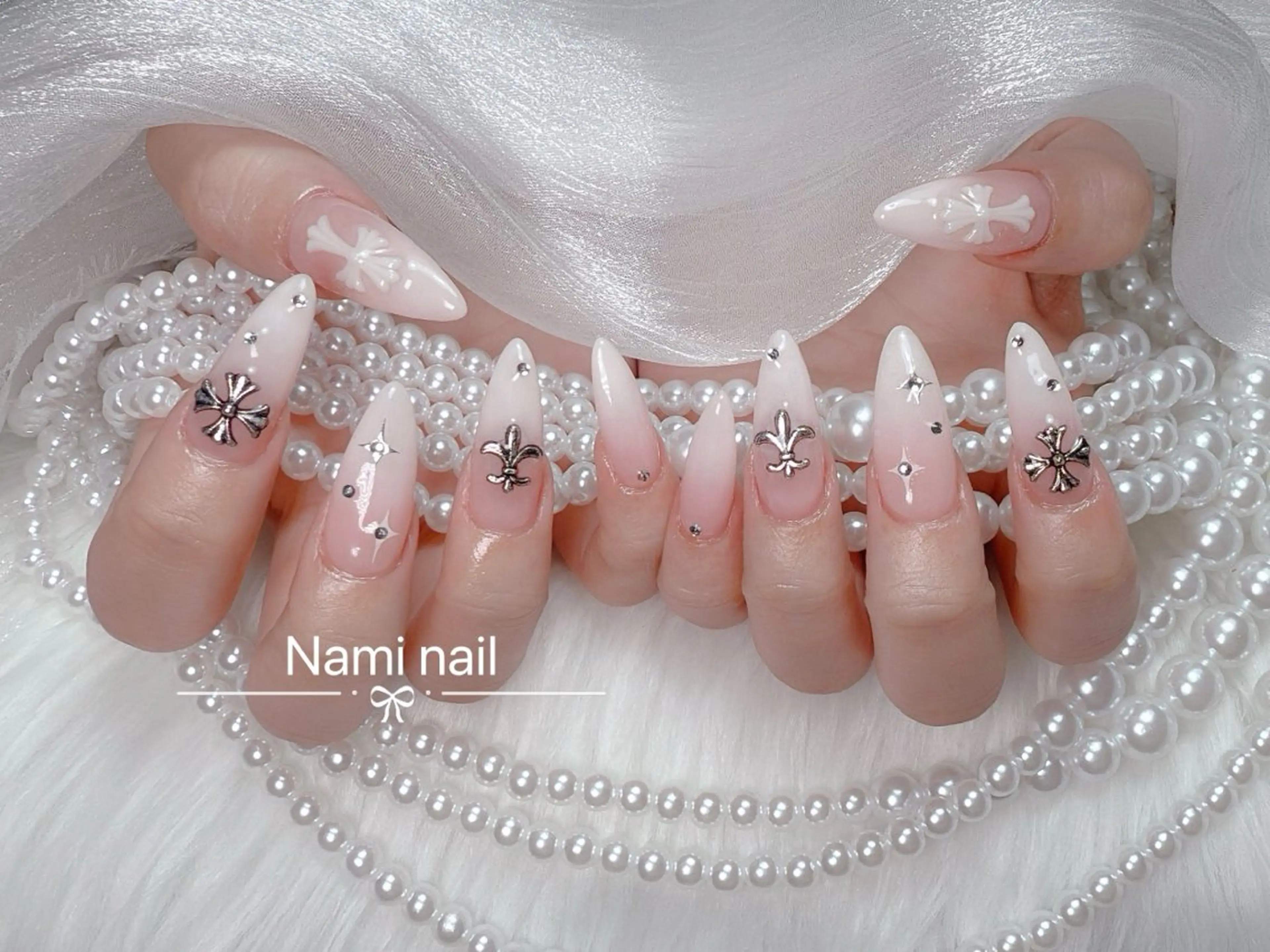 ネイル 長さ出し ガーリー 韓国ネイル ロングネイル 持ち込み ハンドネイル Nami nail salonのネイルデザイン