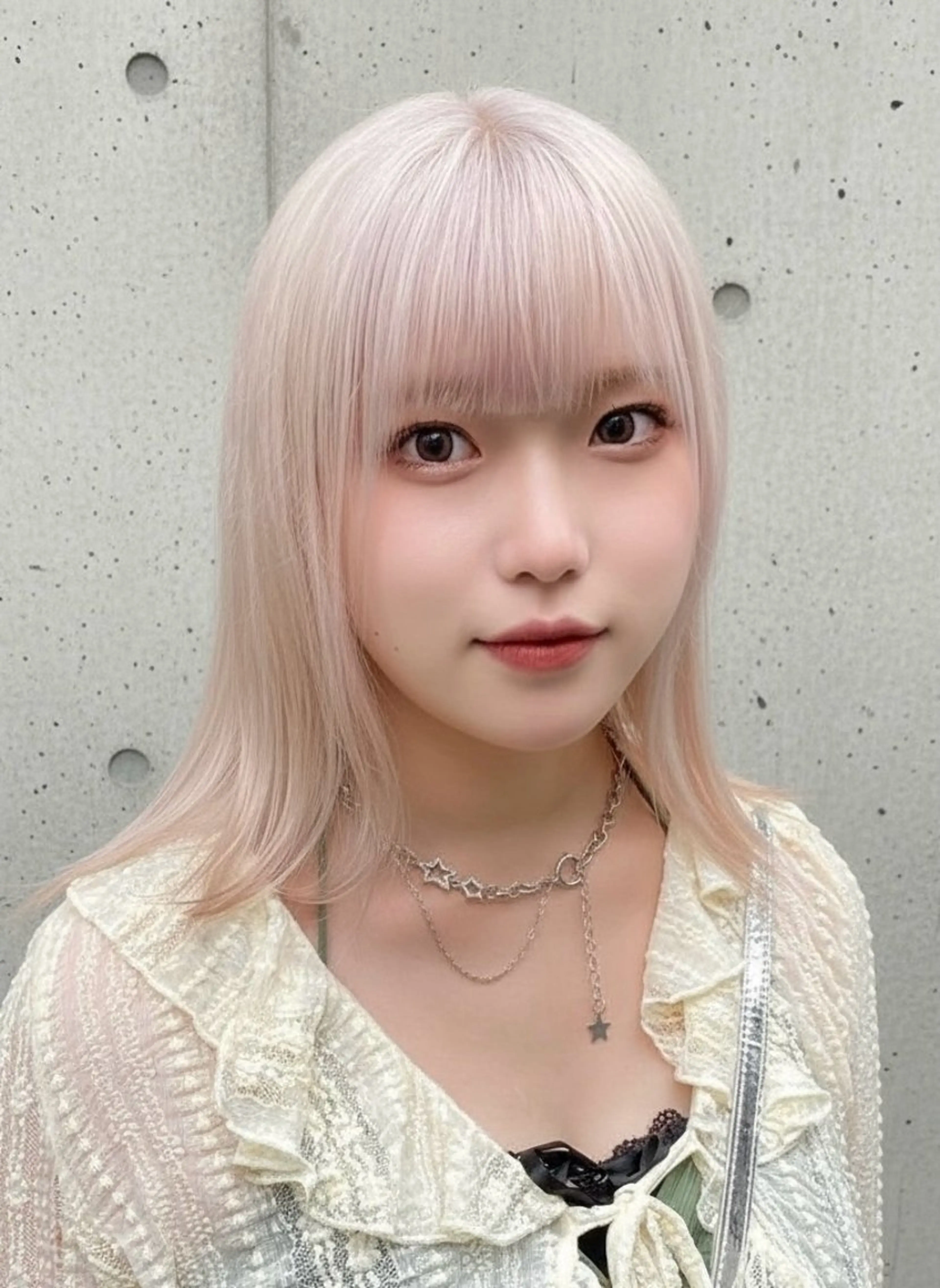 セミロング カラー ホワイト系はお任せ /ブリーチ/店長岩崎のヘアスタイル