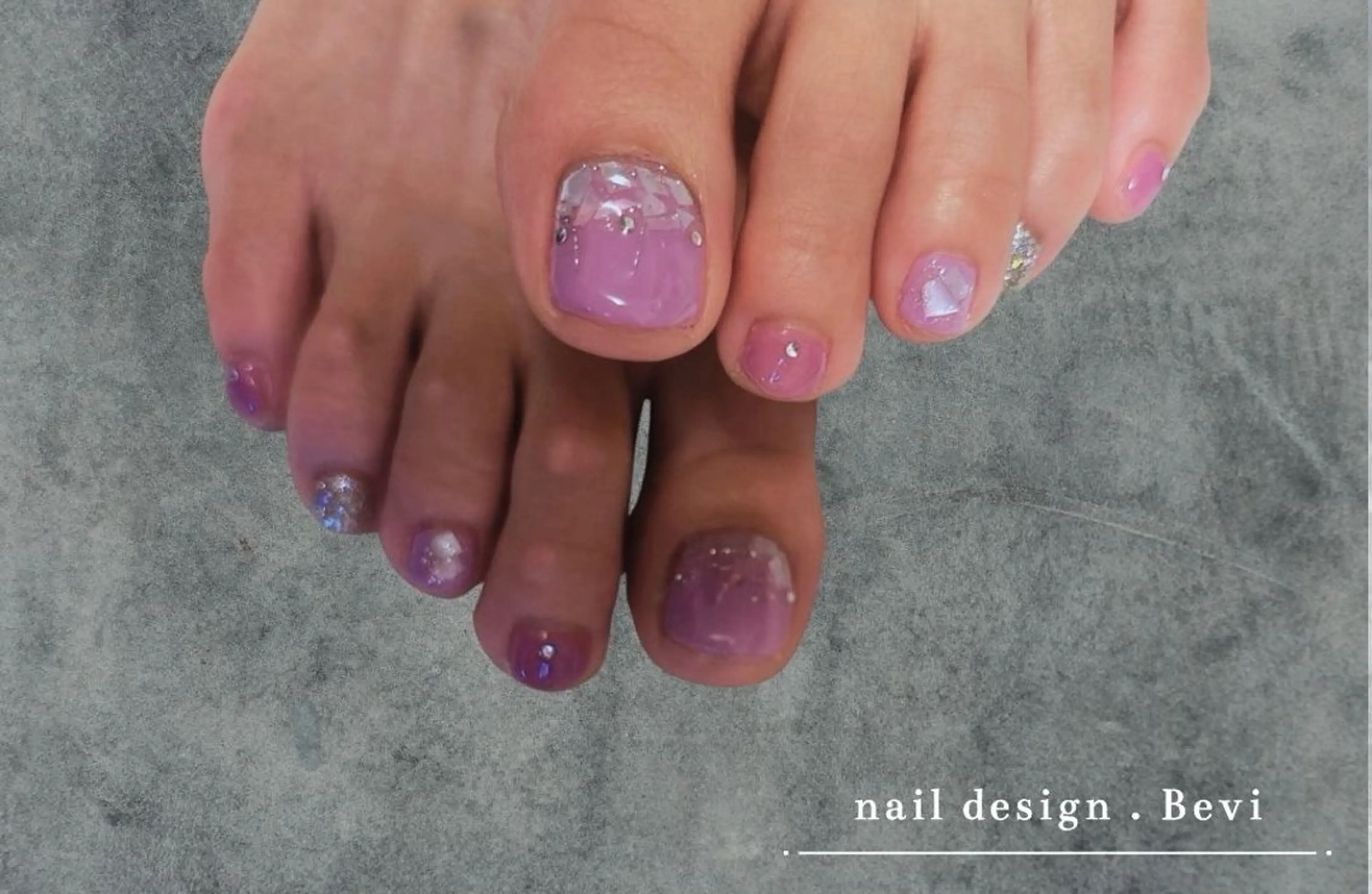 ネイル オーロラネイル クリアネイル フラッシュネイル フラッシュマグ フットネイル Bevi salonのその他イメージ