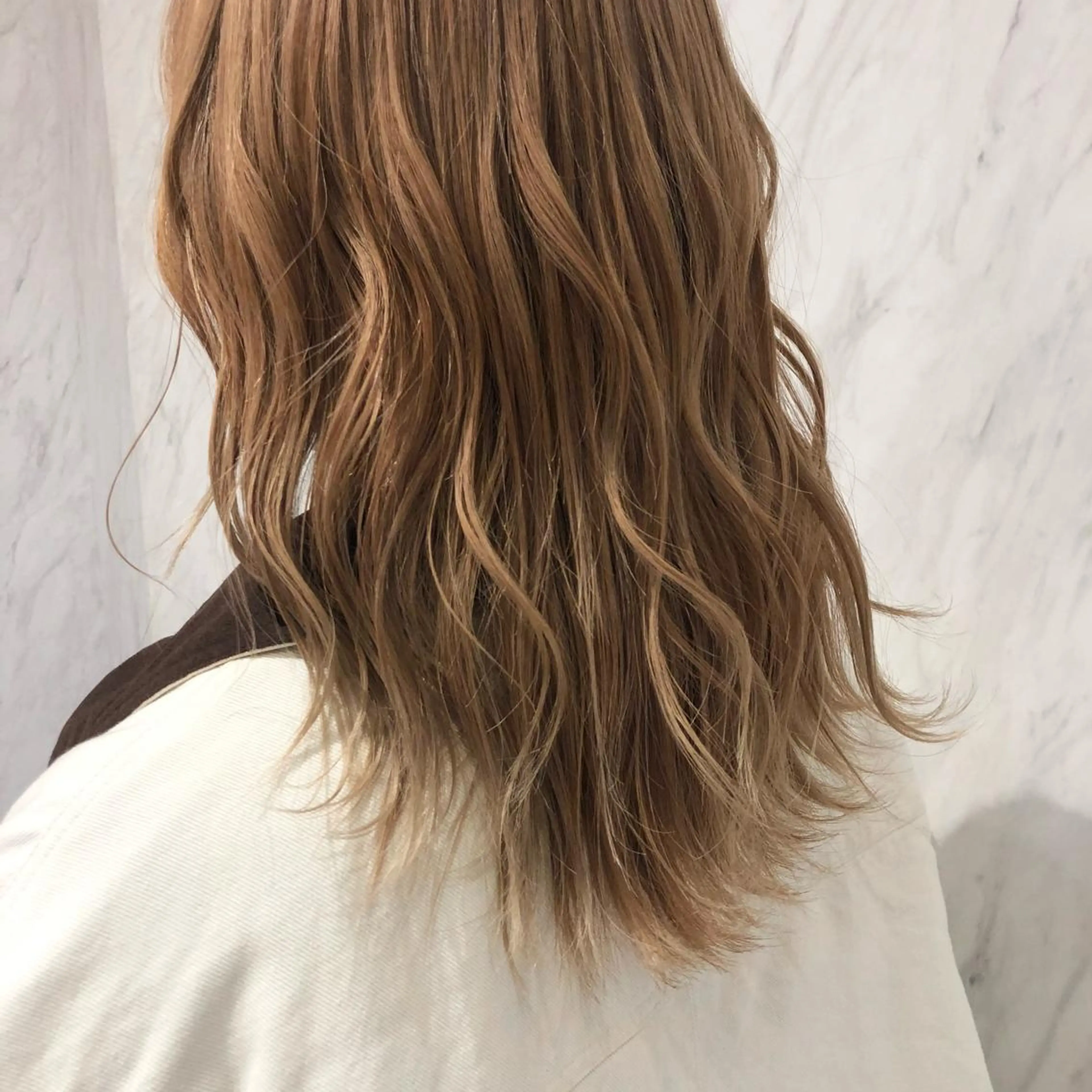 セミロング カラー FLAWEN.所属・akane .のヘアスタイル