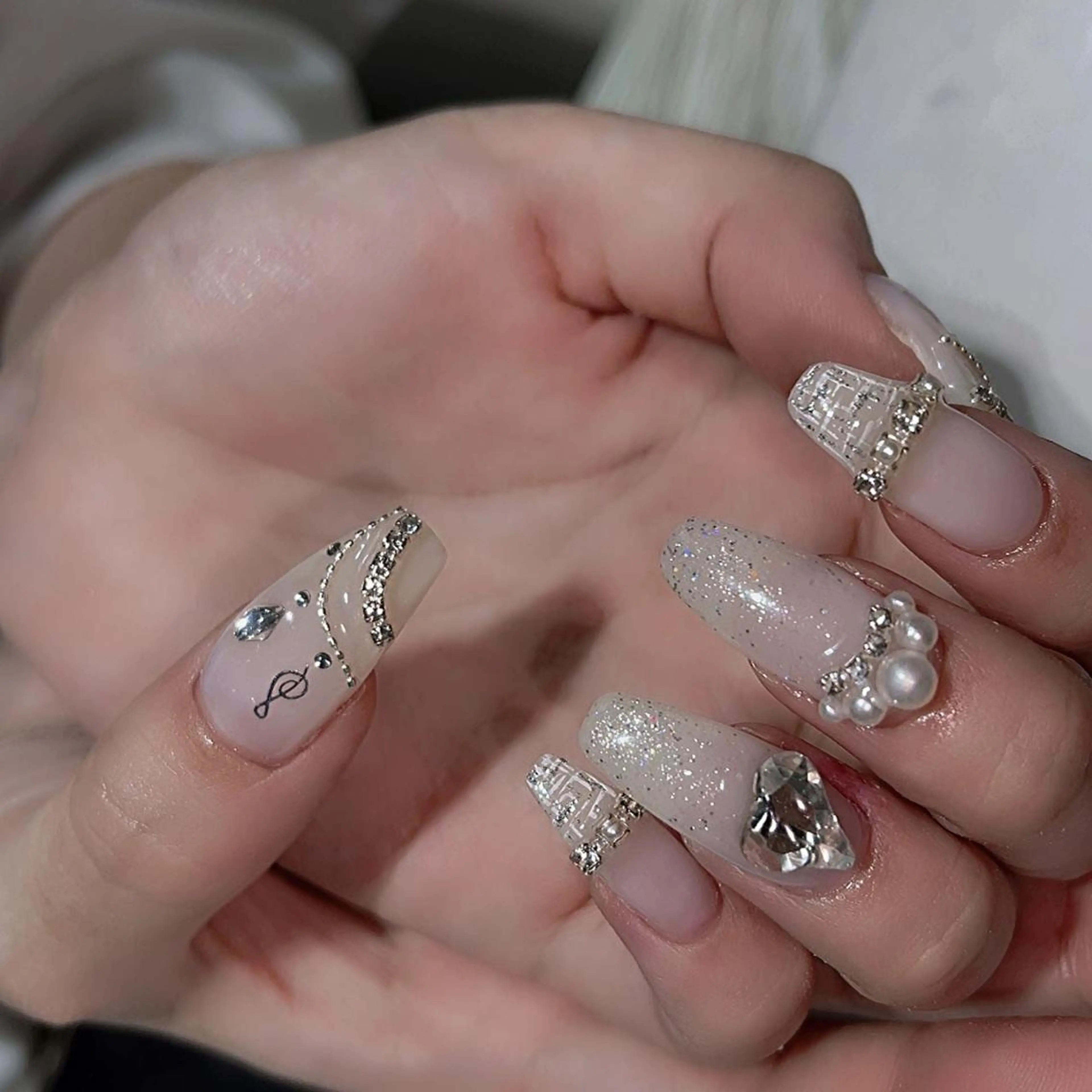 ネイル アートネイル 長さ出し ネイルチップ Queens みなみのネイルデザイン