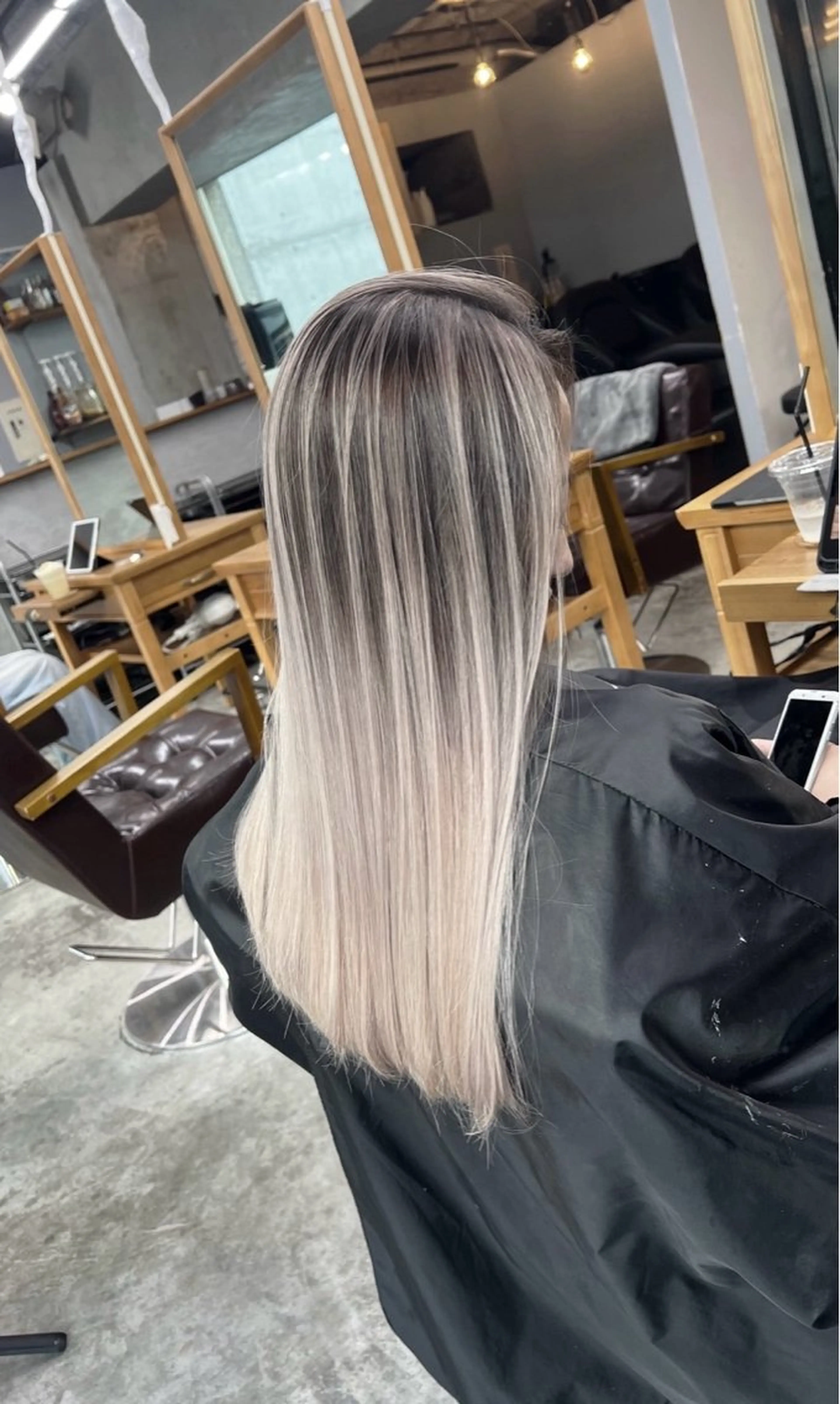 ロング カラー バレイヤージュ シルバー ホワイトシルバー レイヤーカット ヘアカラー トリートメント 指名数No.1 /NAOYAのヘアスタイル