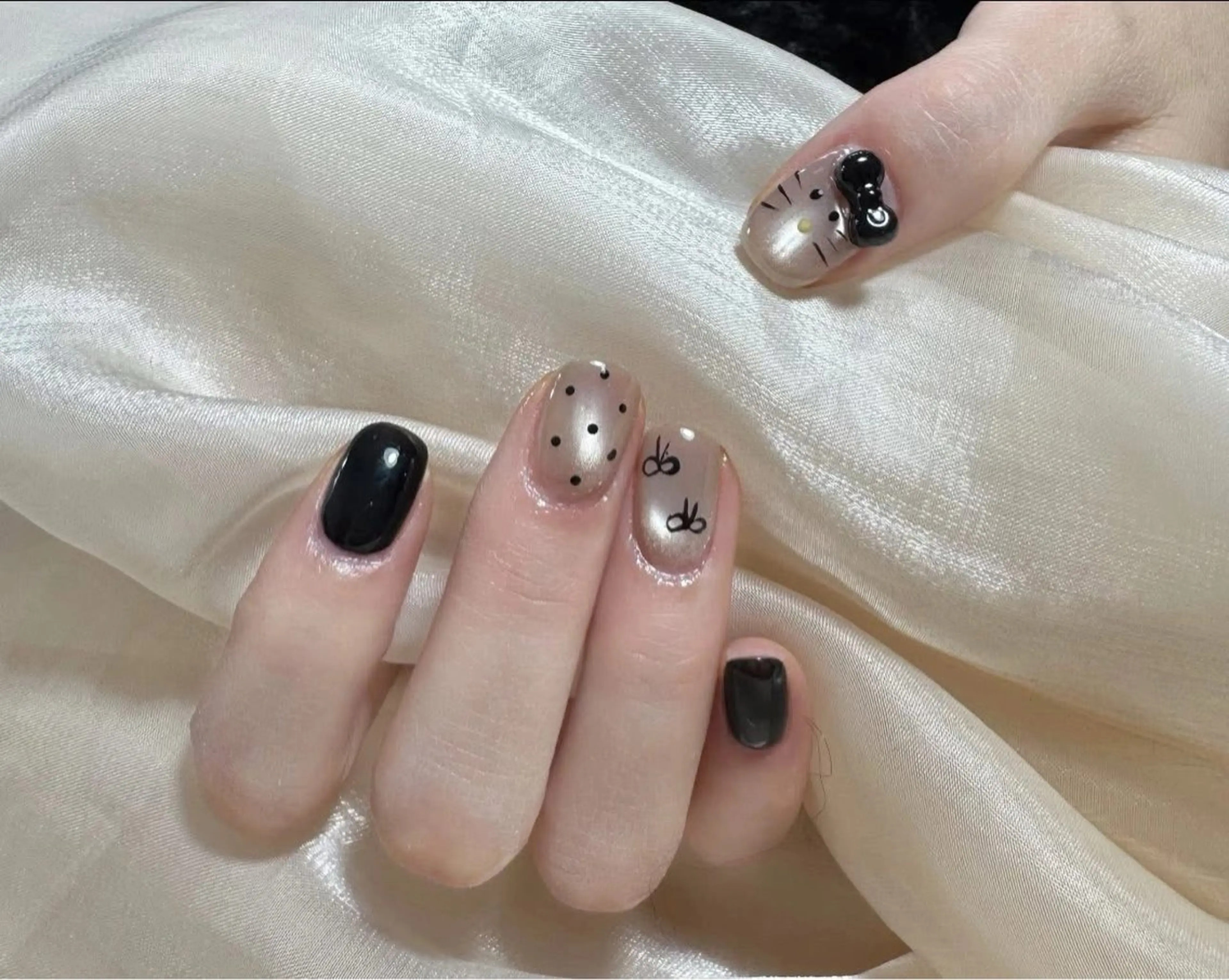 ネイル チークネイル 長さ出し フレンチネイル キラキラネイル ラメ(グリッター) ハンドネイル viet phe所属・Vp ネイルのネイルデザイン