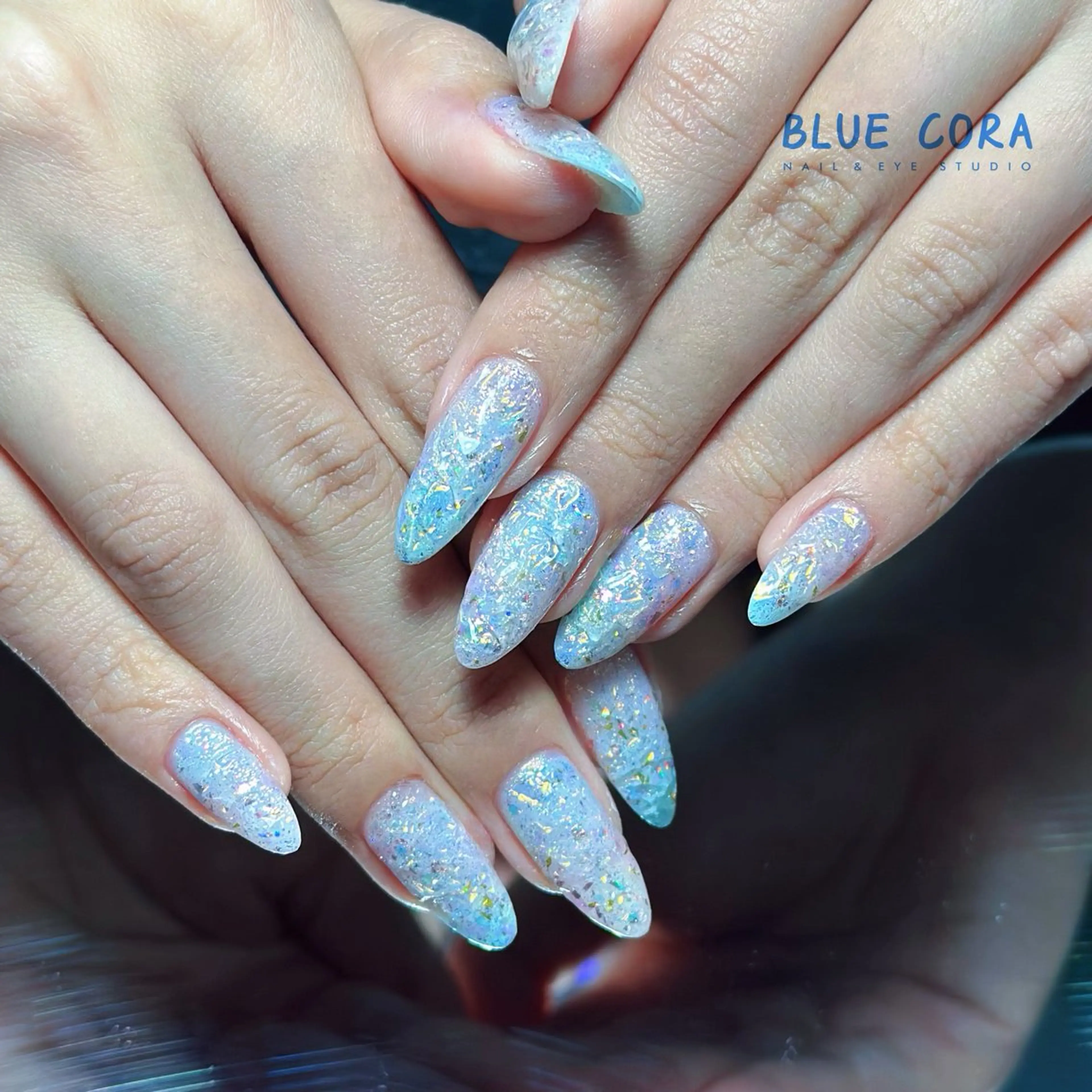 ネイル オーロラネイル ラメ(グリッター) ハンドネイル ハンドケア BLUE CORAのネイルデザイン