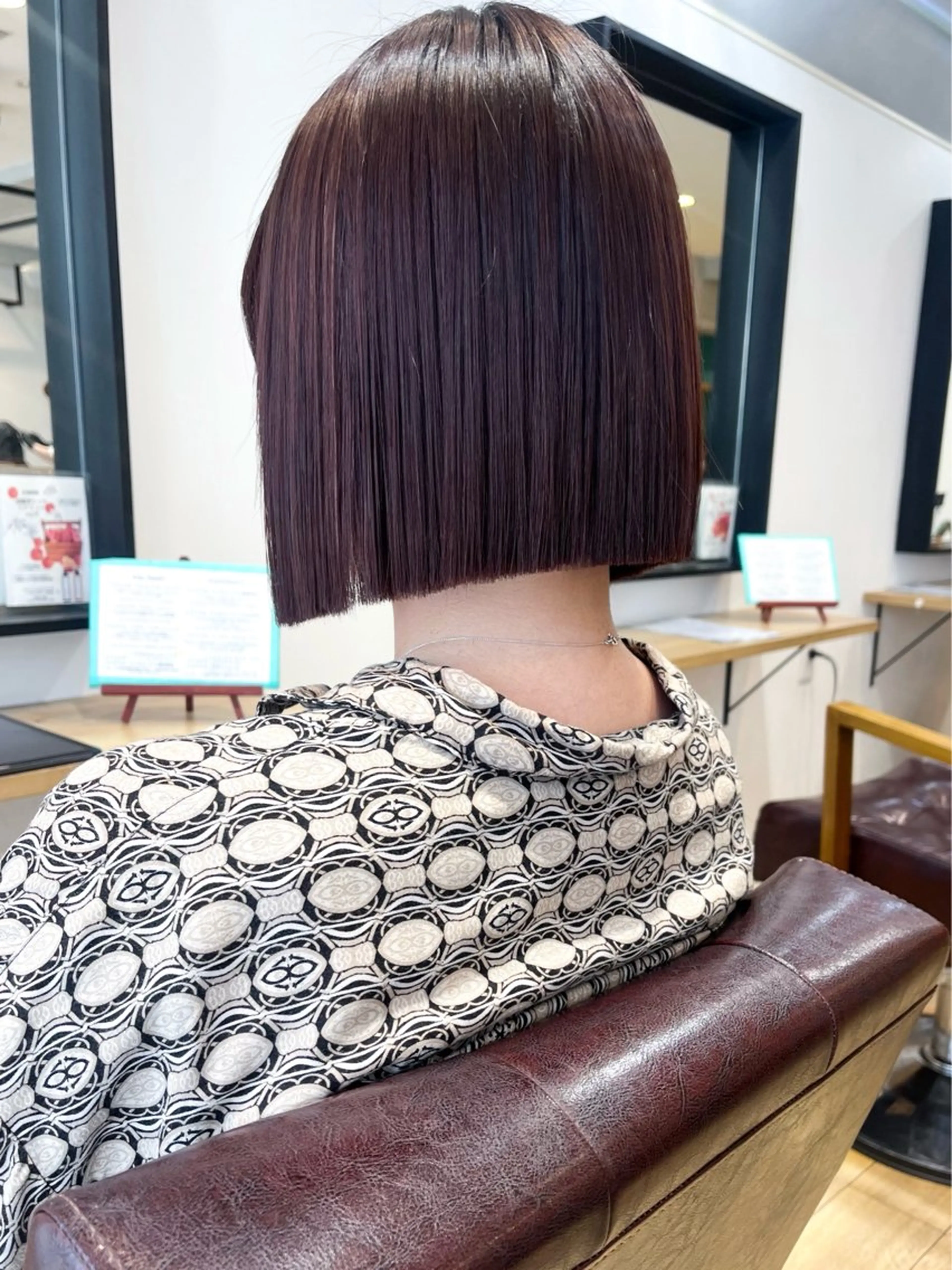 ショート カラー カット 縮毛矯正 地毛風ストレート ミニボブ🌷江梨🍎のヘアスタイル