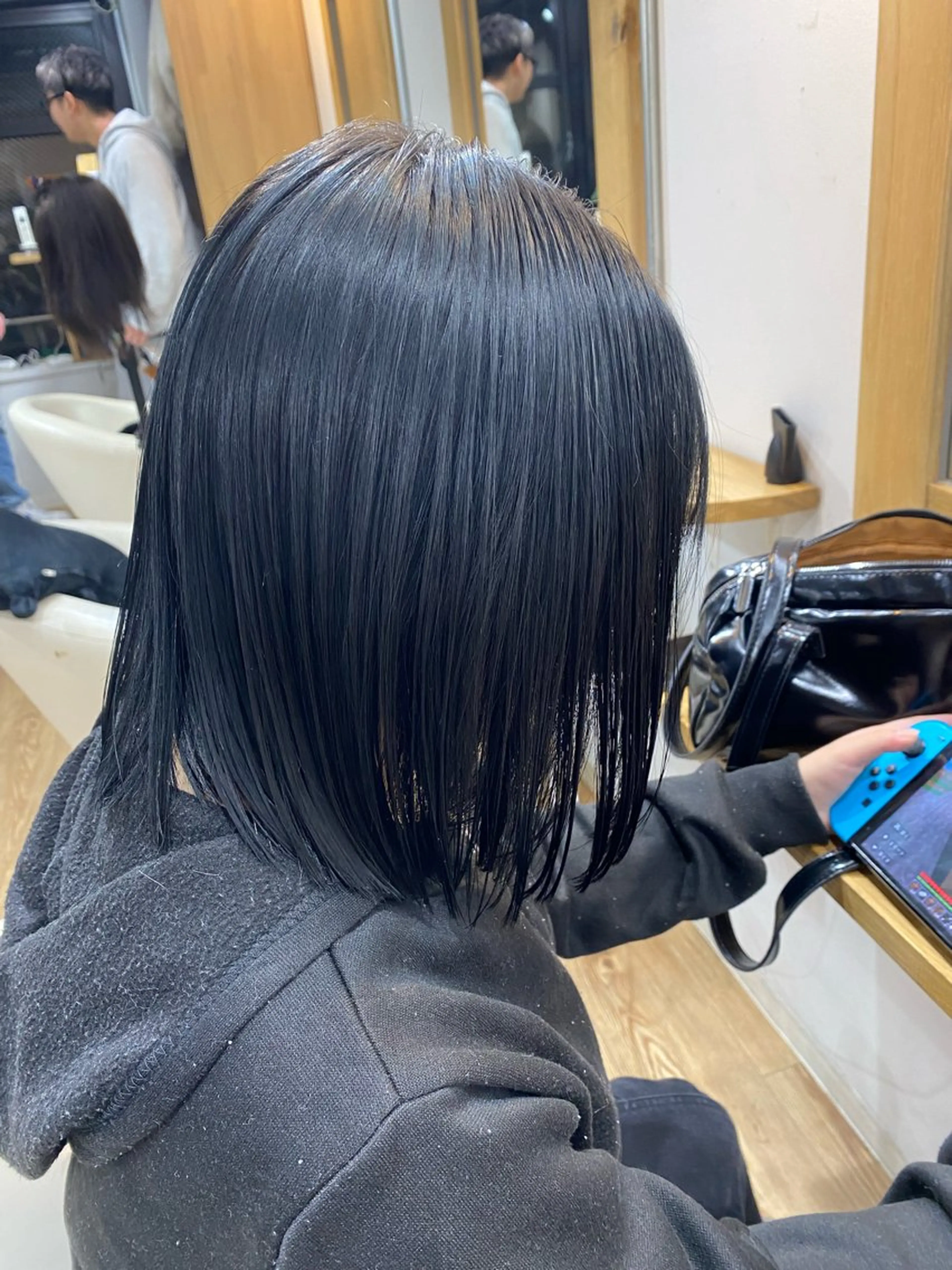 カラー 黒髪 ブルーカラー ブルーブラック 大内 良斗のヘアスタイル