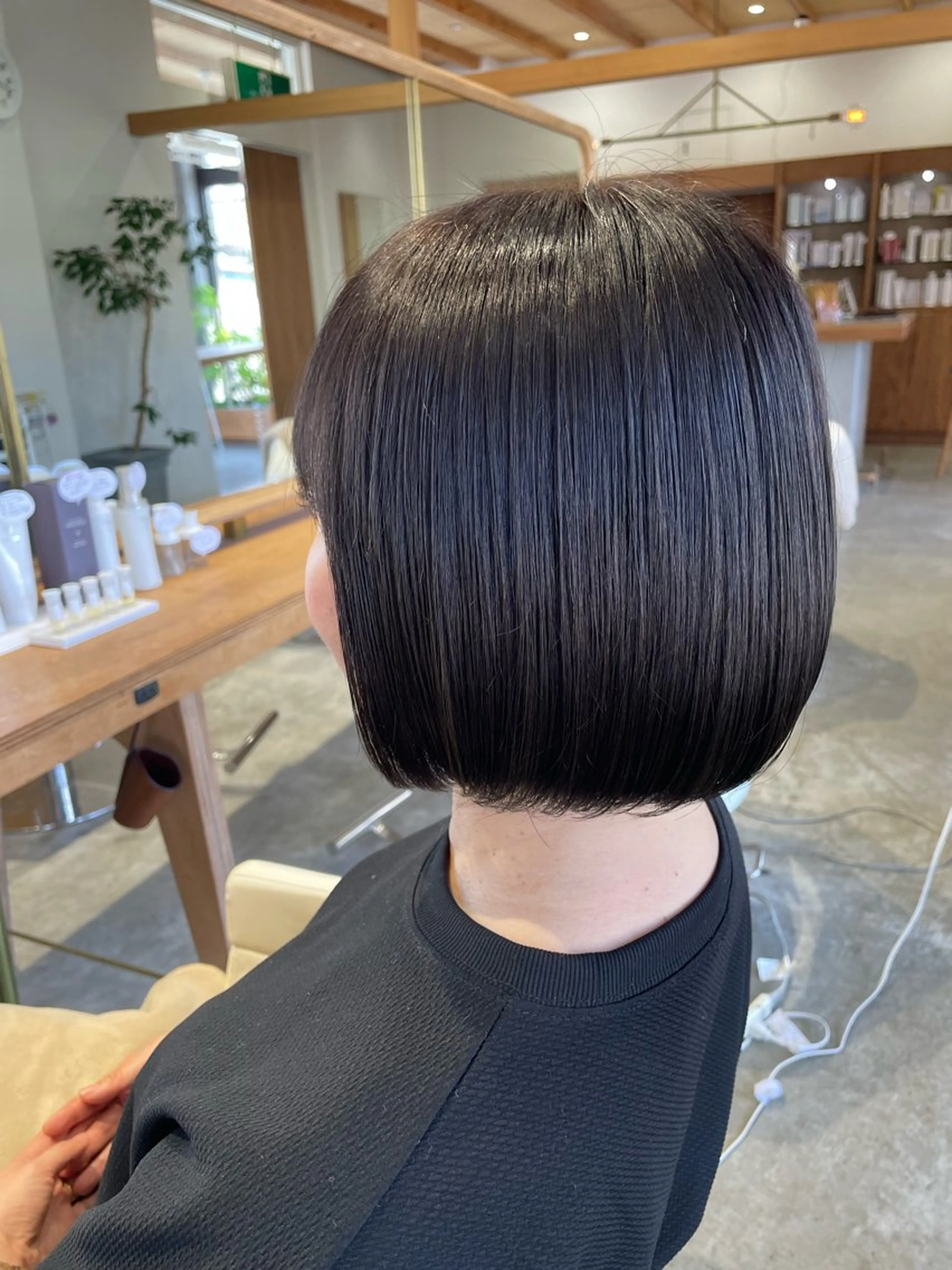 ミディアム カラー ボブレイヤー ブリーチ ブラウンカラー ブリーチなしカラー ボブ カット ヘアカラー mopa_kaede ナチュラル/レイヤーのヘアスタイル