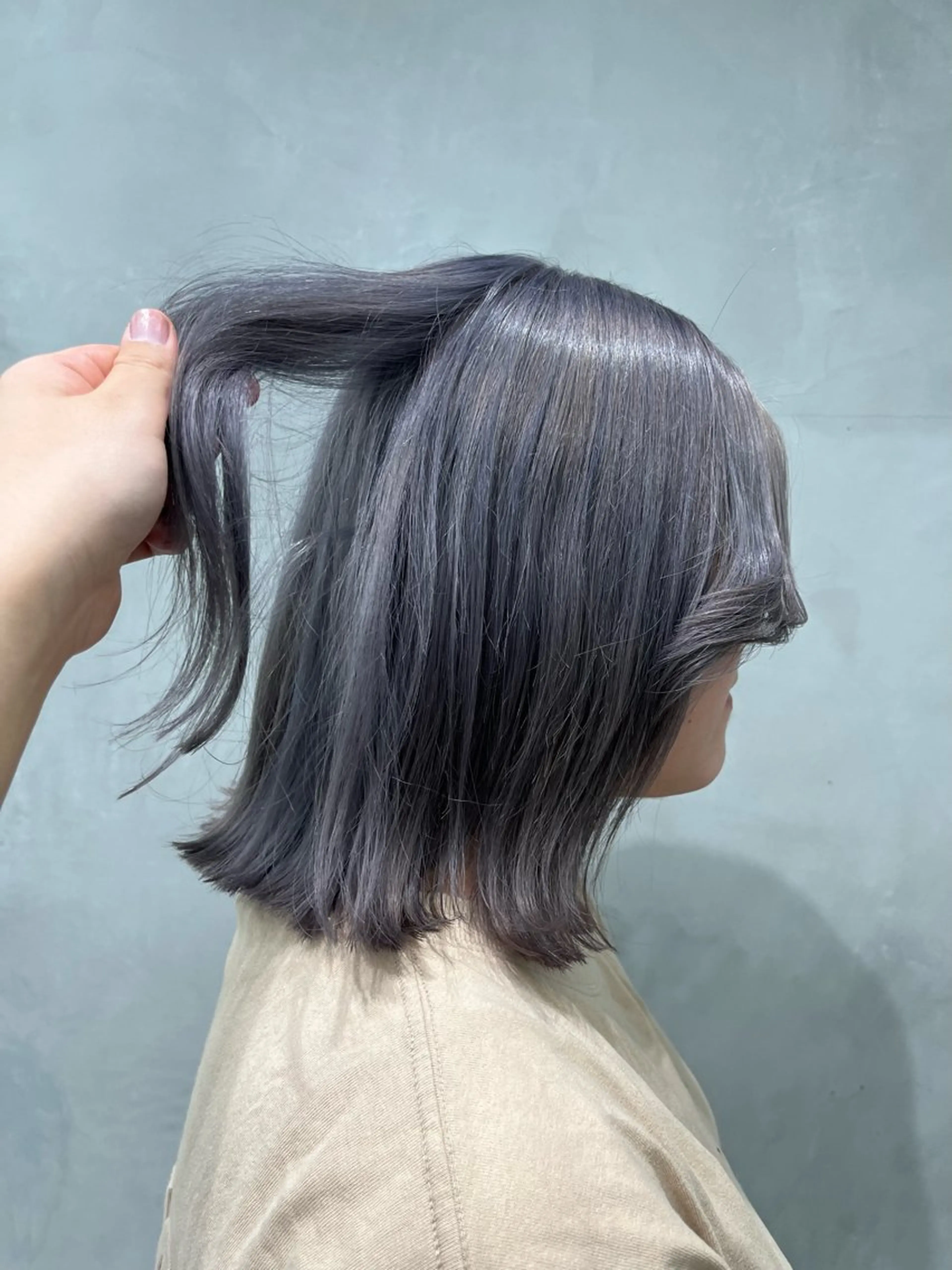 カラー アッシュ アッシュグレー 中村 彩夏のヘアスタイル