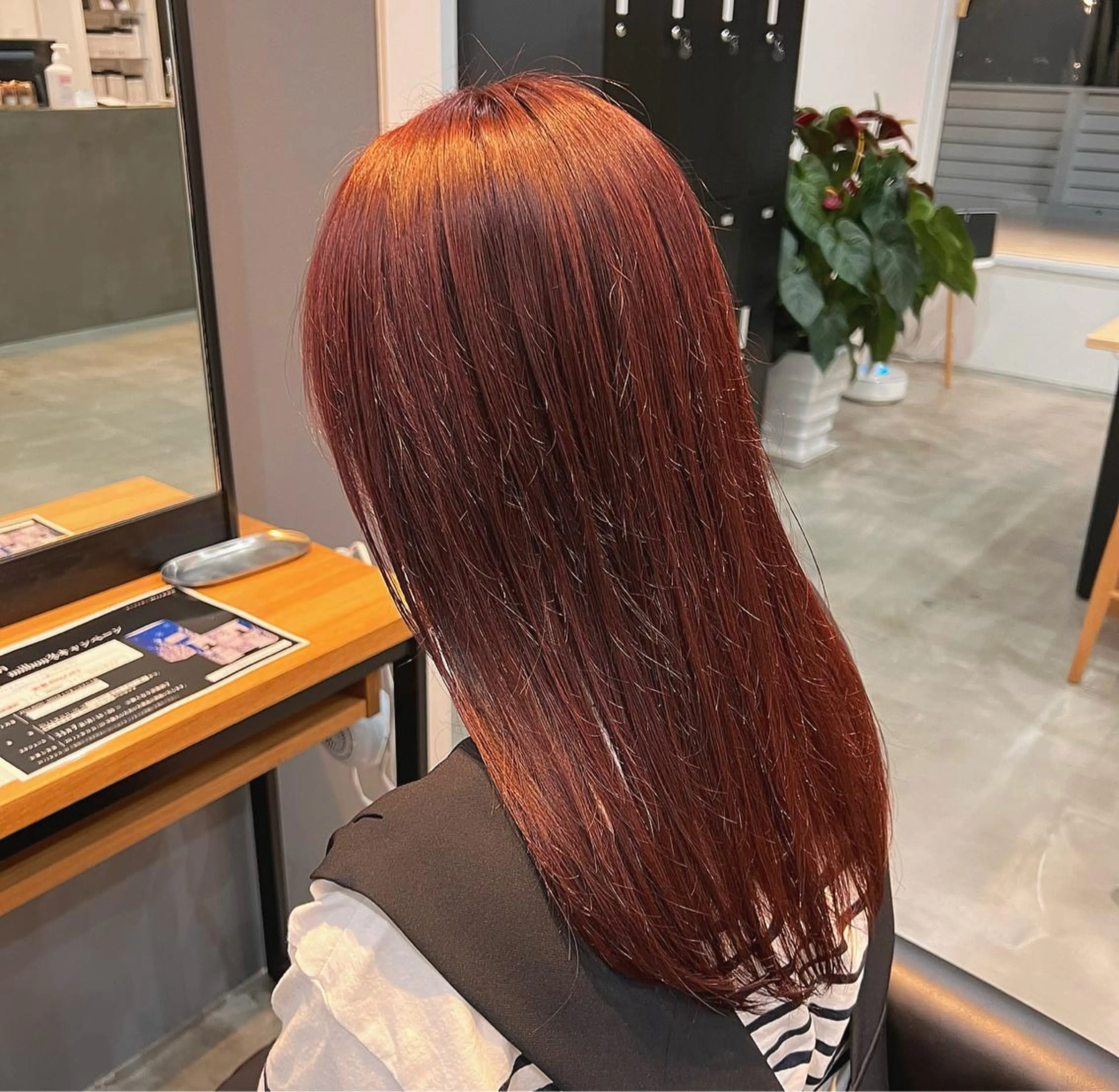 セミロング ピンクブラウン 切りっぱなしボブ 👩🏼ミニボブのヘアスタイル