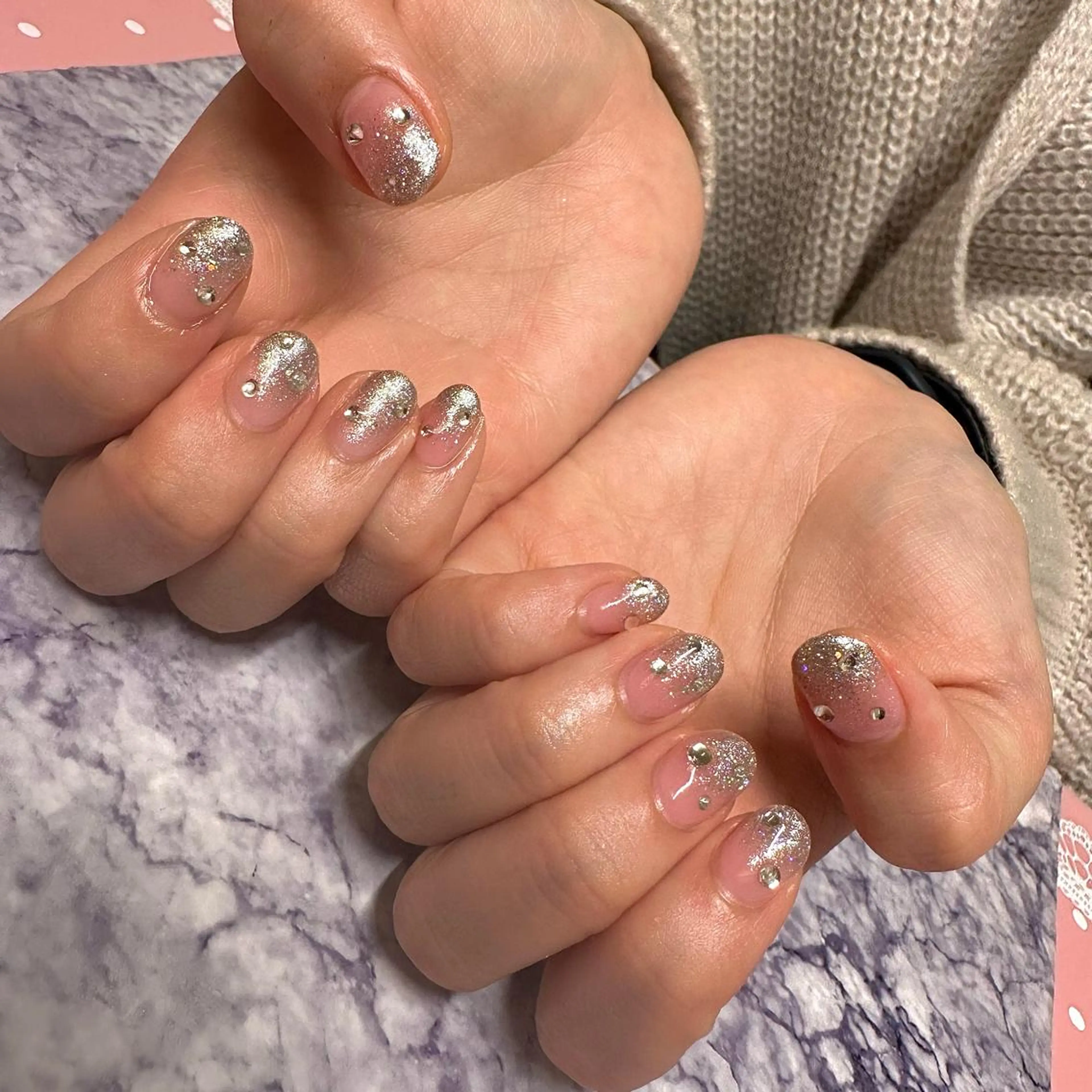 ネイル グラデーション ラメ(グリッター) ラメグラデーション ストーンネイル ハンドネイル フットネイル Pretzels🥨 【プレッツェル】ミウのネイルデザイン