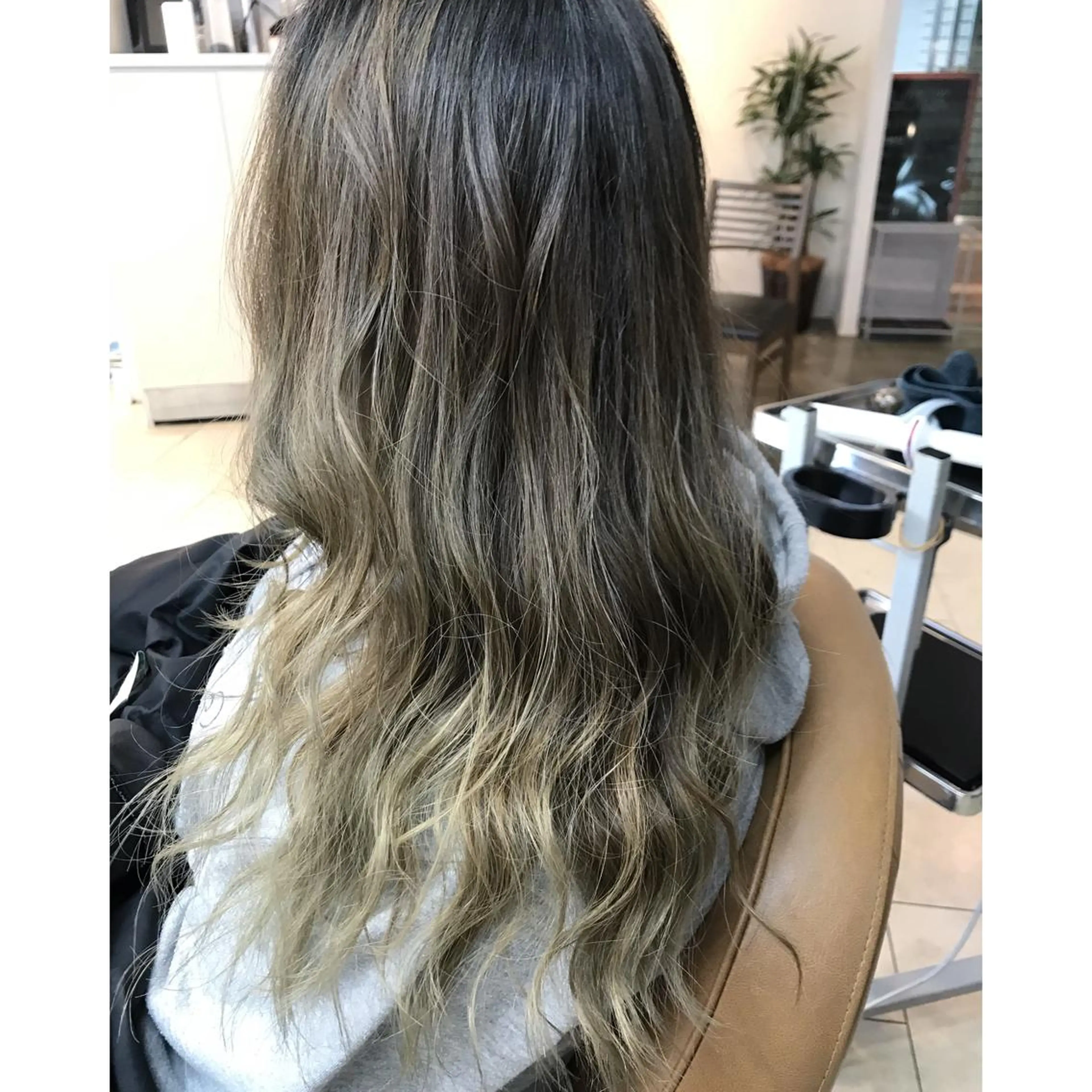 ロング カラー ブリーチ ハイライトカラー ハイライト トリートメント 坂西 春果のマツエク・マツパデザイン