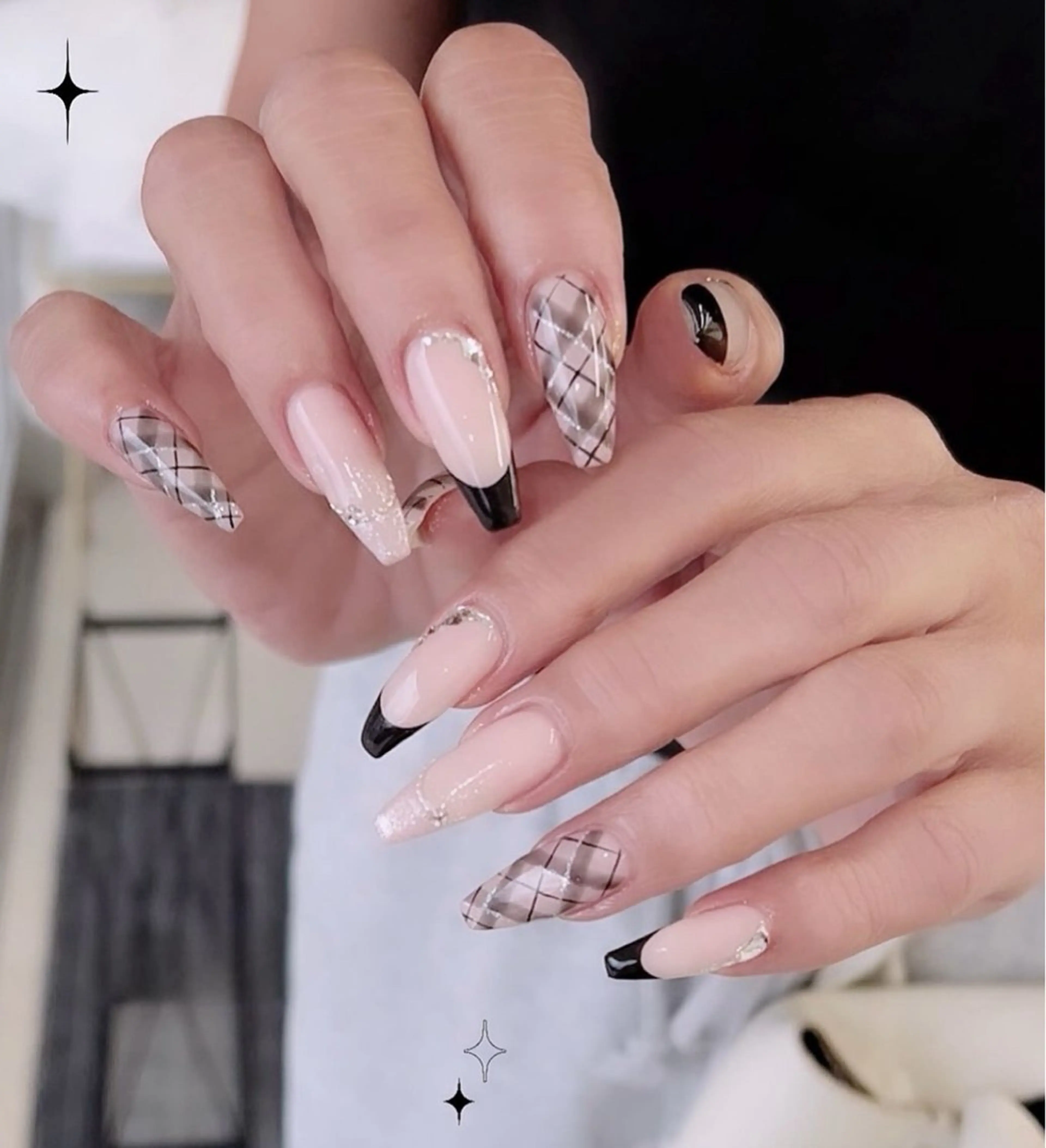 ネイル フレンチネイル キラキラネイル マグネットネイル ミラーネイル ニュアンスネイル Tira Nailのネイルデザイン