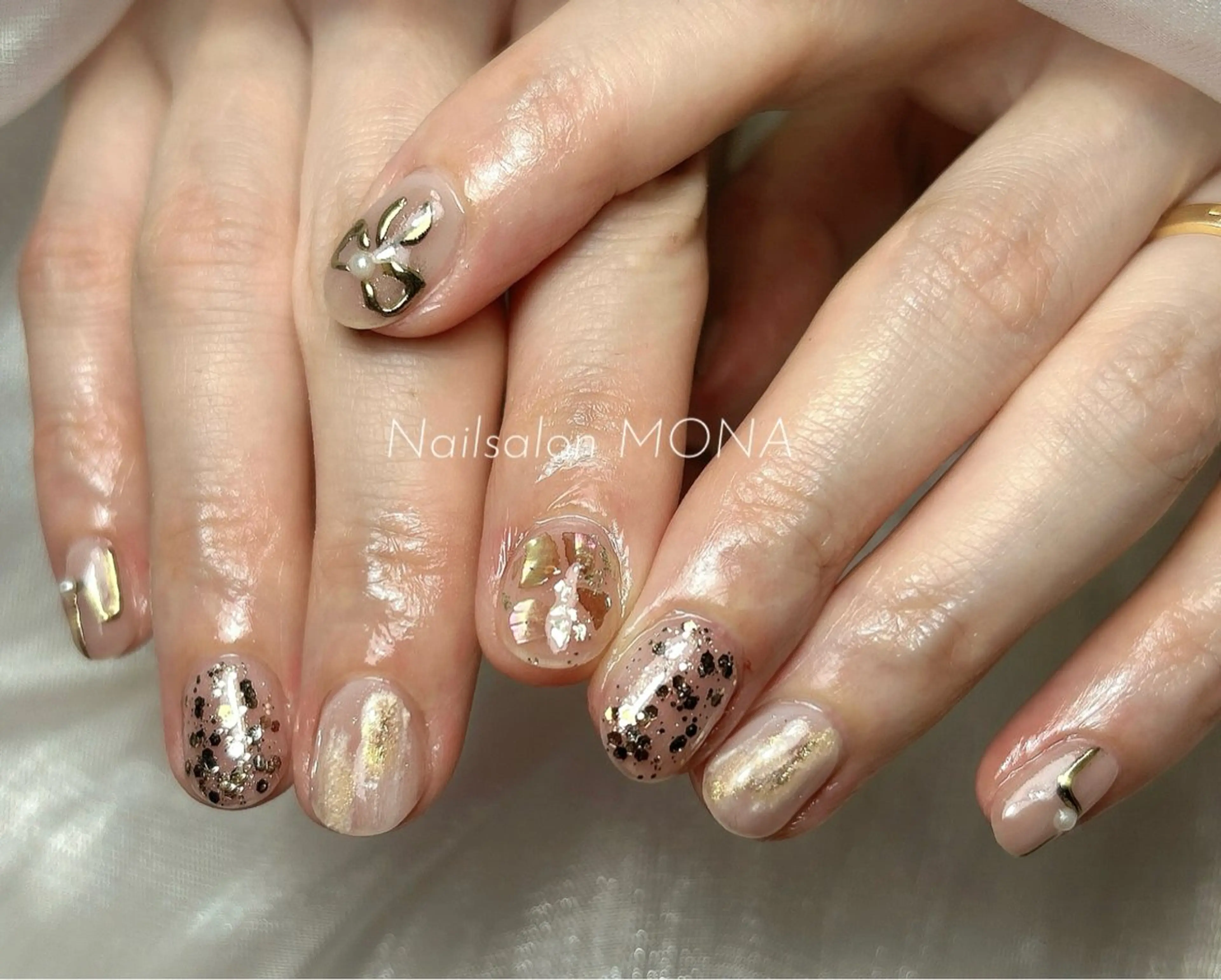 ネイル ゴールド ニュアンスネイル ハンドネイル Nailsalon MONA.のネイルデザイン
