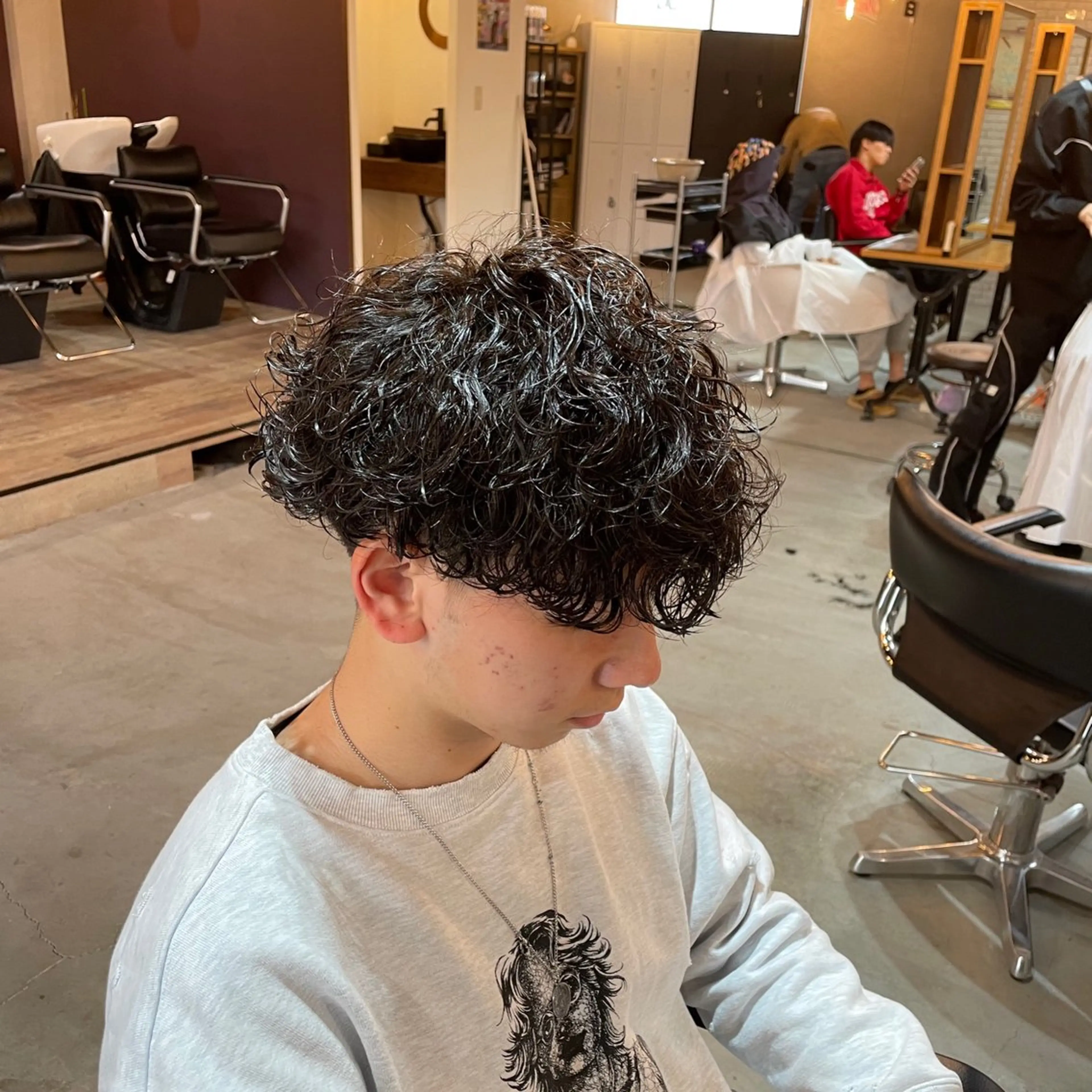 パーマ メンズ マッシュ メンズパーマ 刈り上げ 波巻きパーマ カット パーマ メンズサロン OVER町田店のヘアスタイル