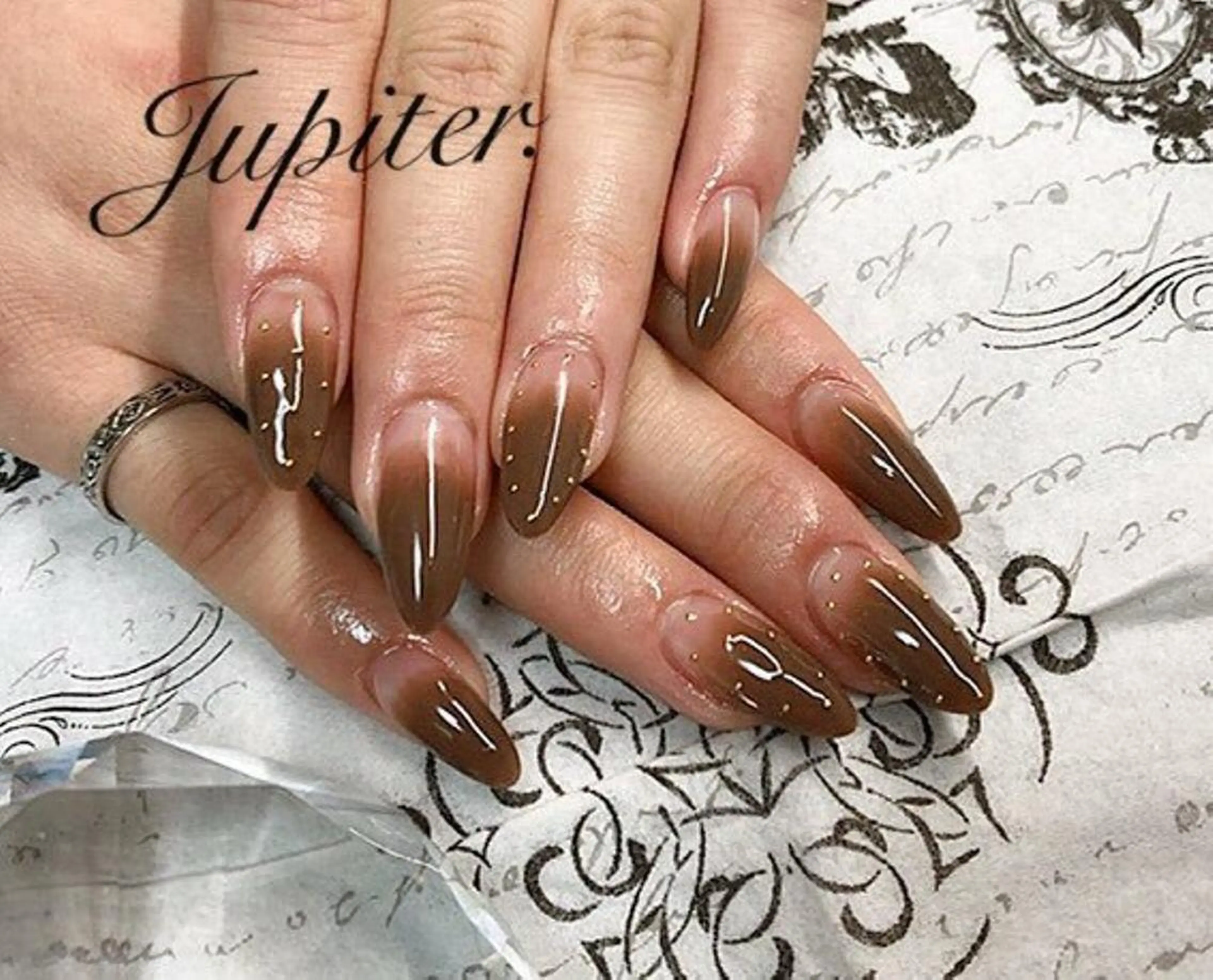 ネイル ブラウン グラデーション Jupiter .のネイルデザイン