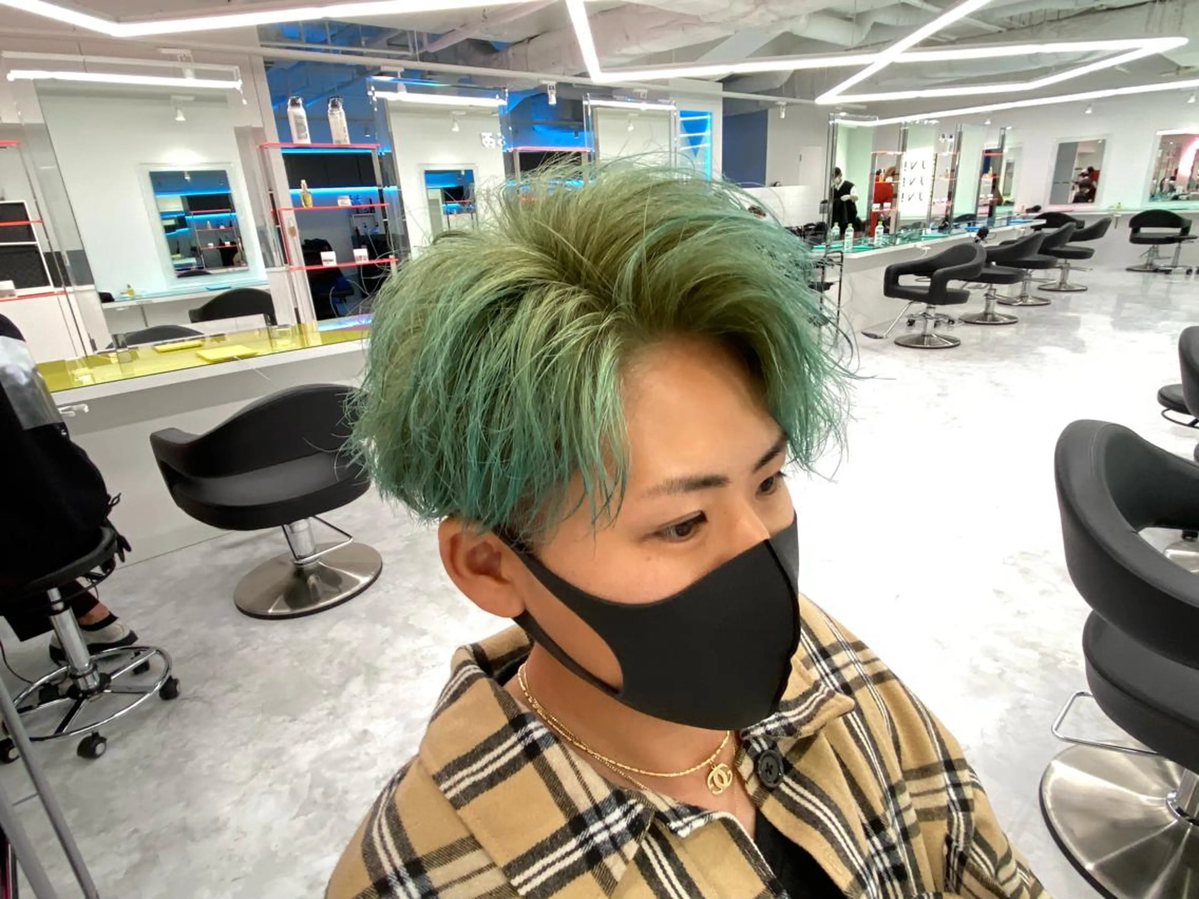 ショート カラー メンズ メンズブリーチ センターパート ブリーチ 赤み消し🌿 透明感カラー🫧のヘアスタイル
