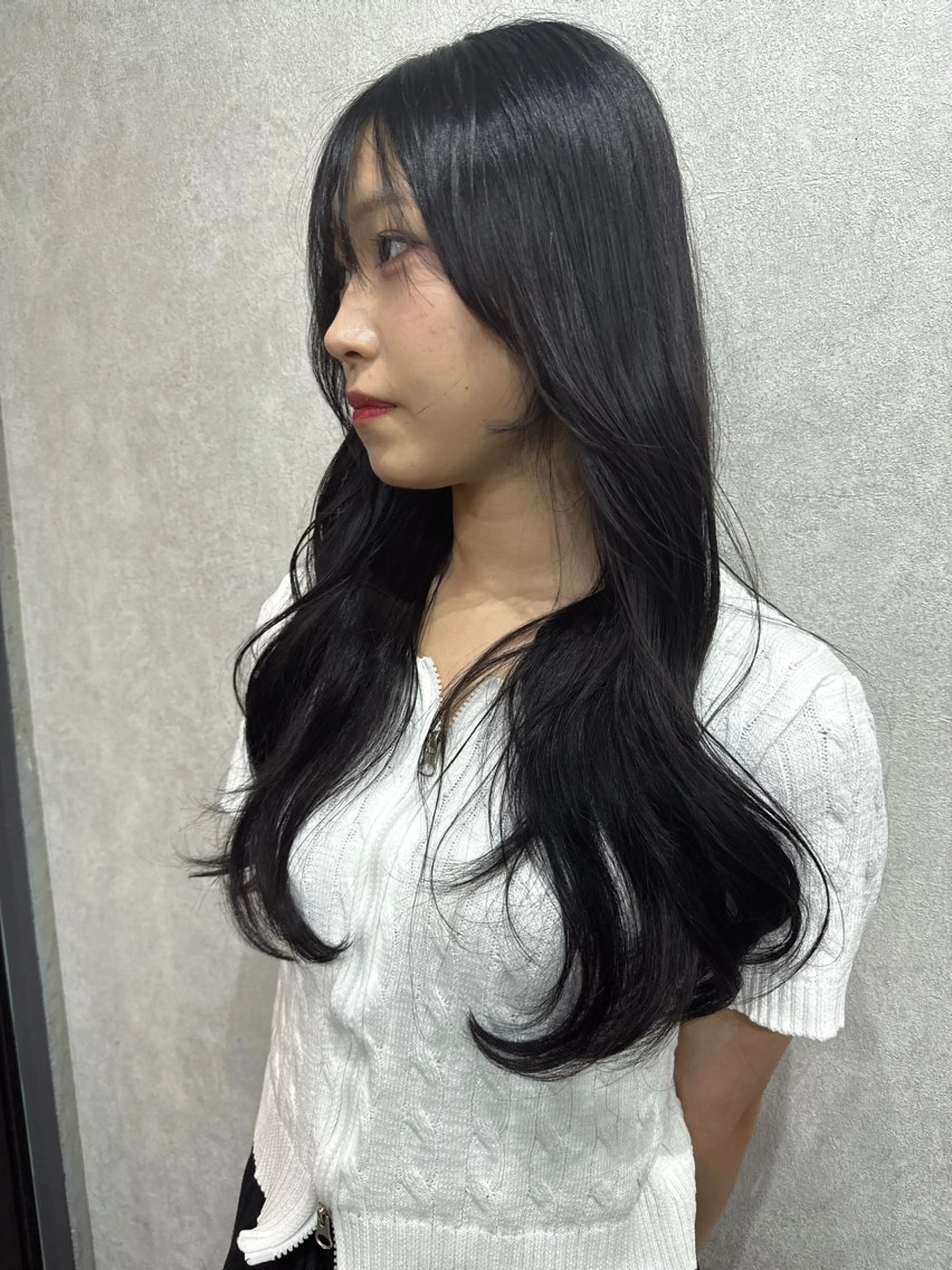 ロング カラー 黒髪 ブルーカラー ブルーブラック AIRI layer cut hairのヘアスタイル