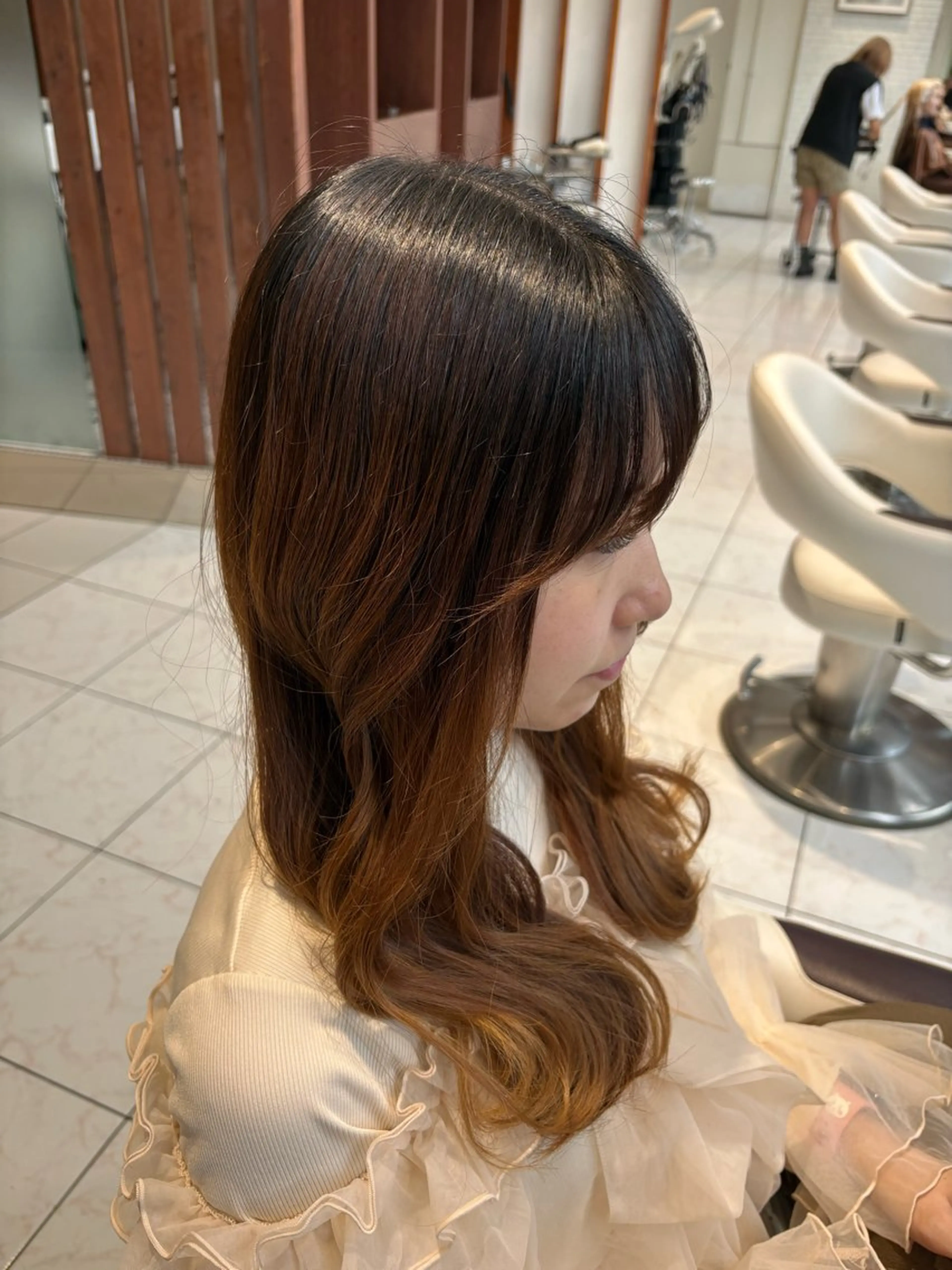 ロング 篠田 綾乃のヘアスタイル