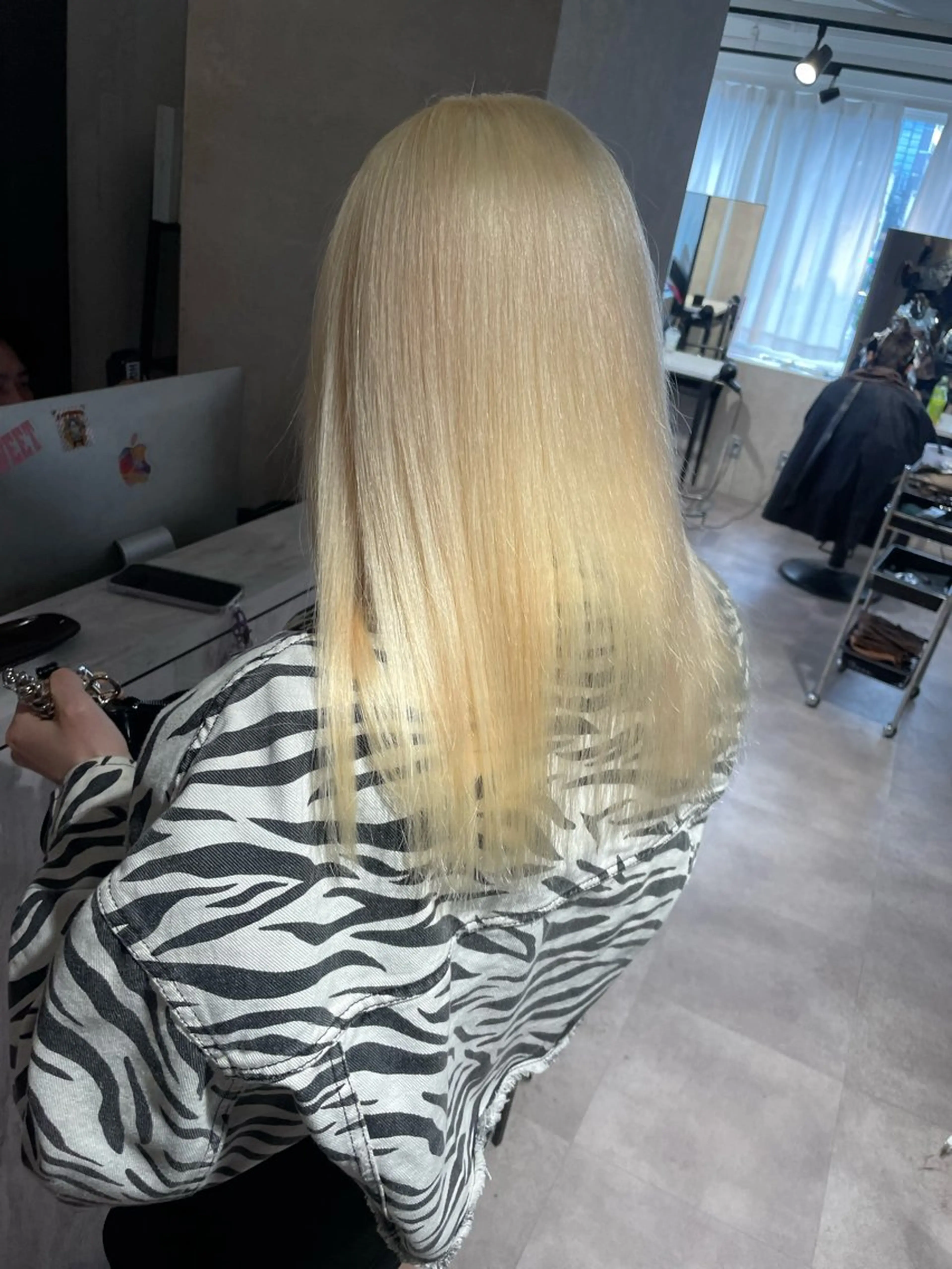 ロング カラー 抜きっぱなしブロンド ブロンド 🇰🇷ハイトーン× 韓国レイヤー레이어드のヘアスタイル