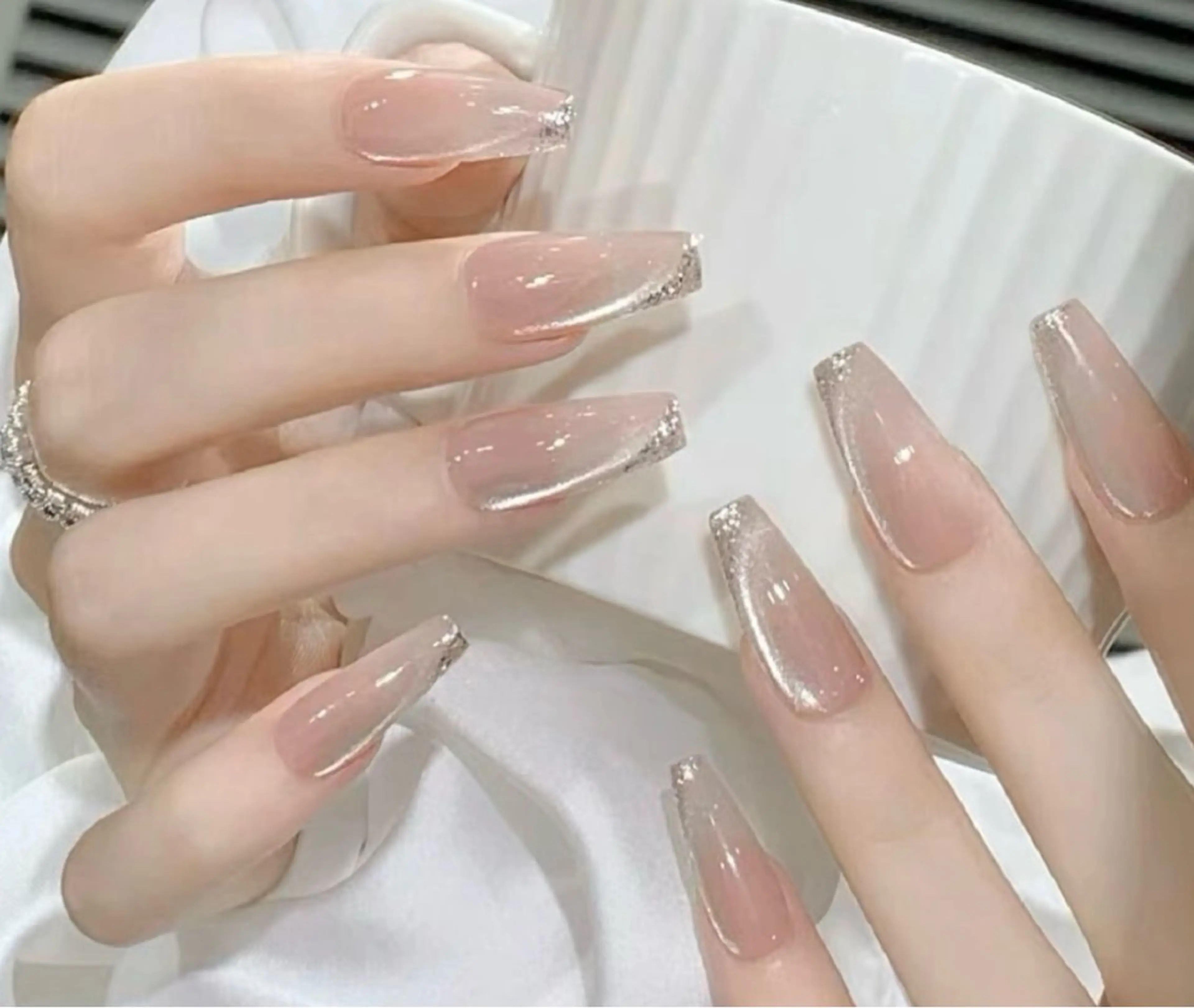 ネイル チークネイル 長さ出し フラワーネイル フレンチネイル ガーリー SunNail池袋駅 ワンホンネイルのネイルデザイン