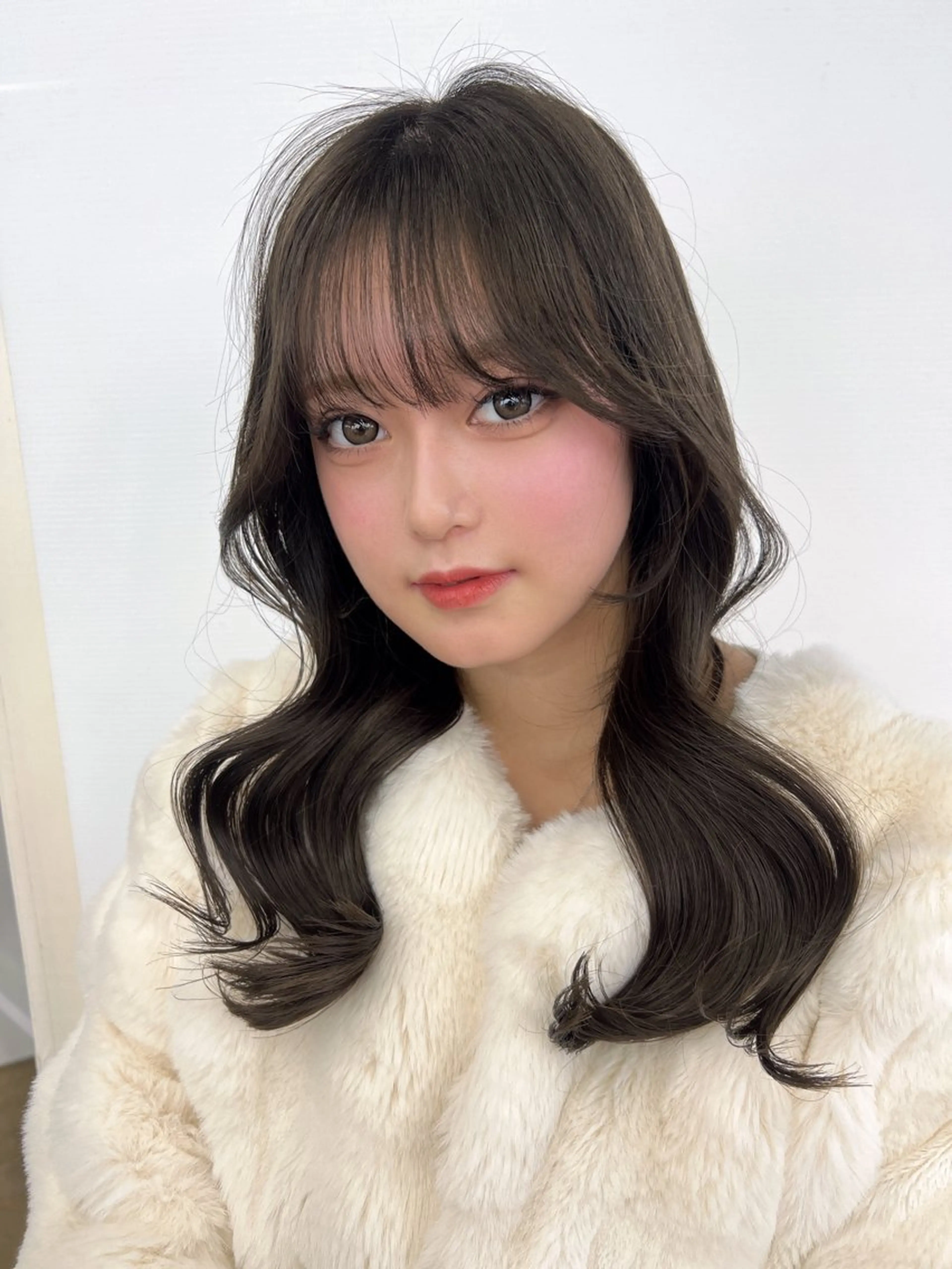 セミロング カット ヘアカラー トリートメント maya レイヤーカットのヘアスタイル