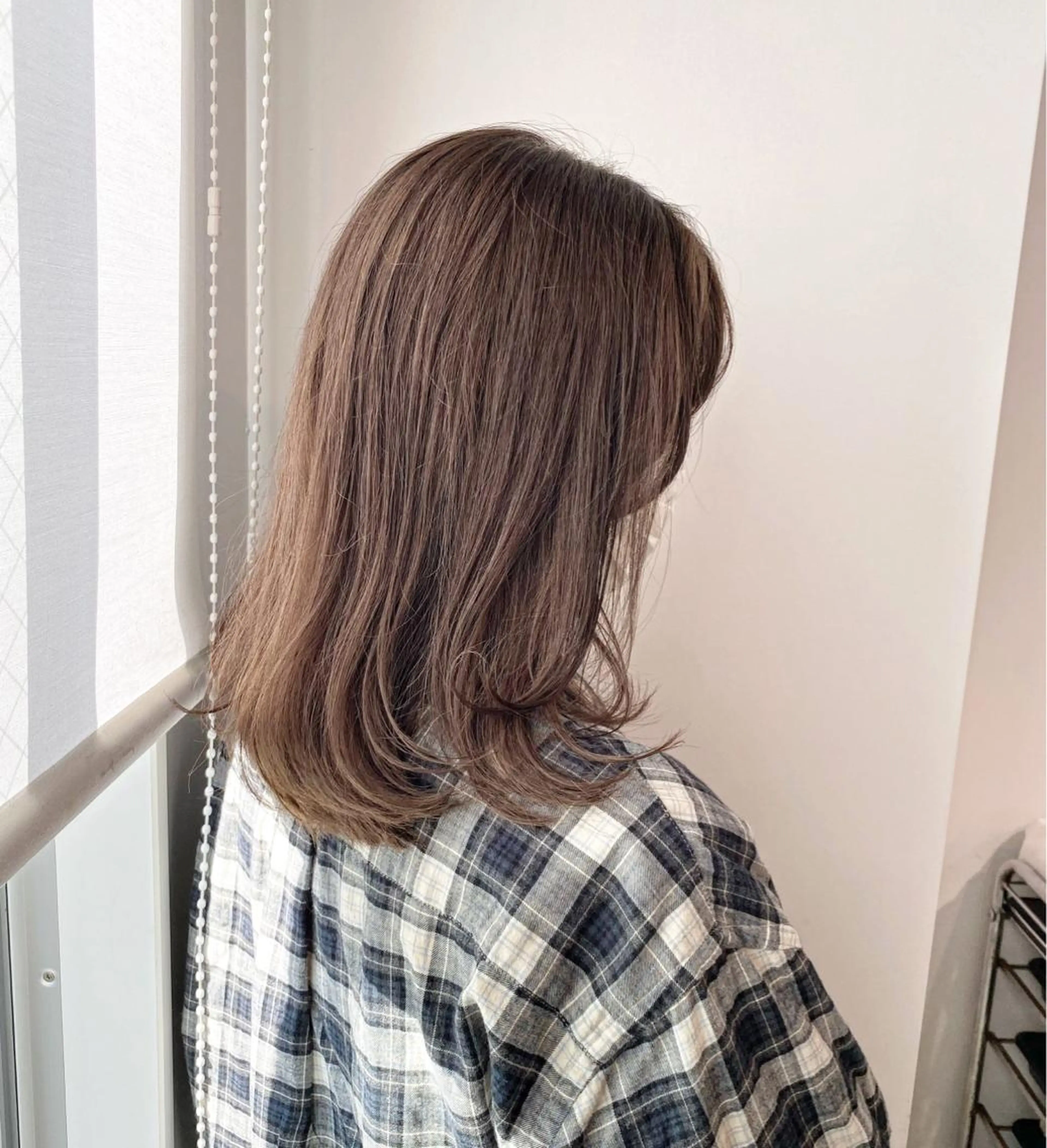 ミディアム カラー ブリーチ グレージュ レイヤー/大人ボブ 渡邉【日吉美容室】のヘアスタイル