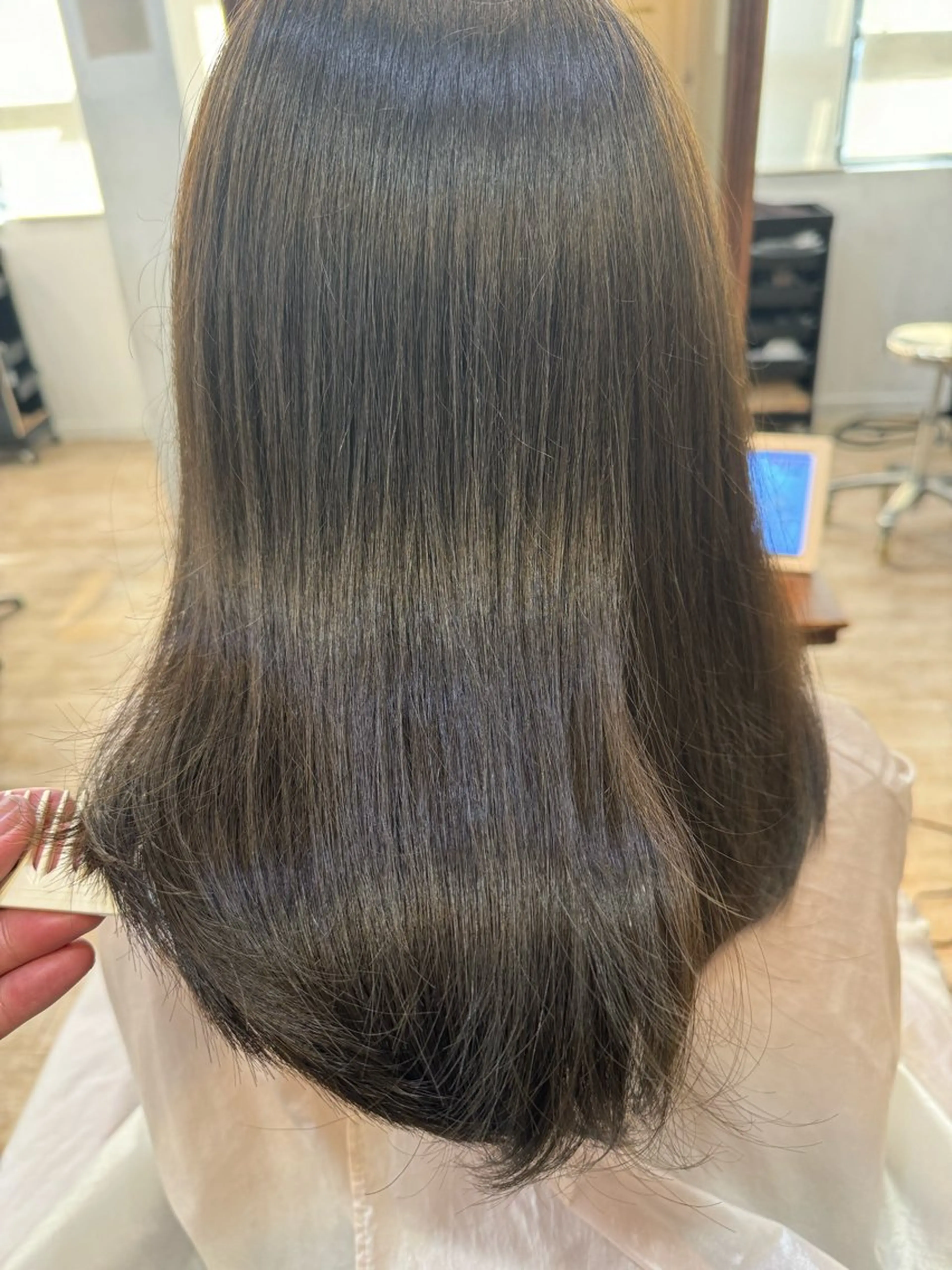 ミディアム カラー グレージュ オリーブグレージュ オリーブグレー RIKI/センター パート/メンズパーマのヘアスタイル