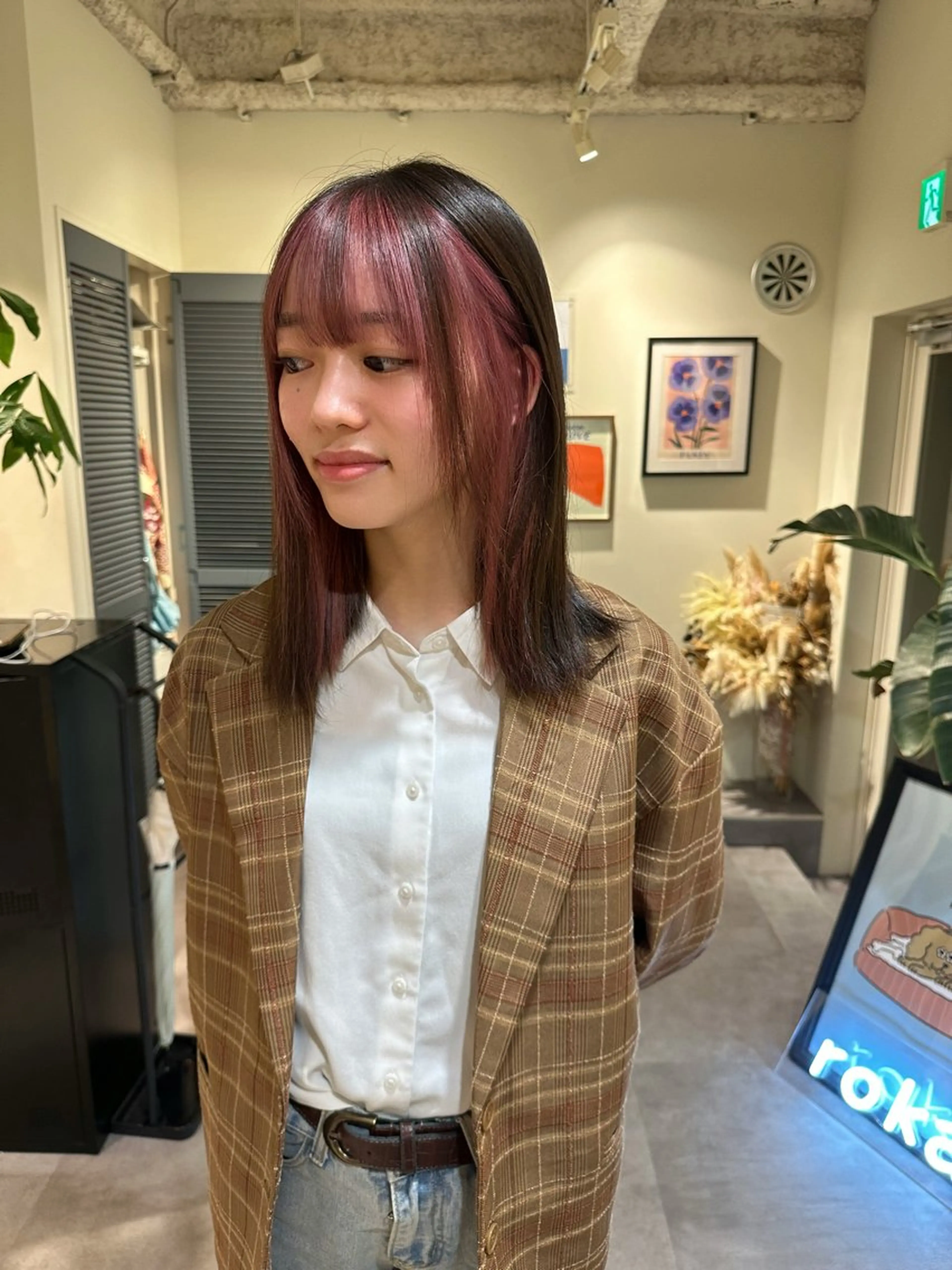 セミロング カラー HANAME 原宿美容室のヘアスタイル