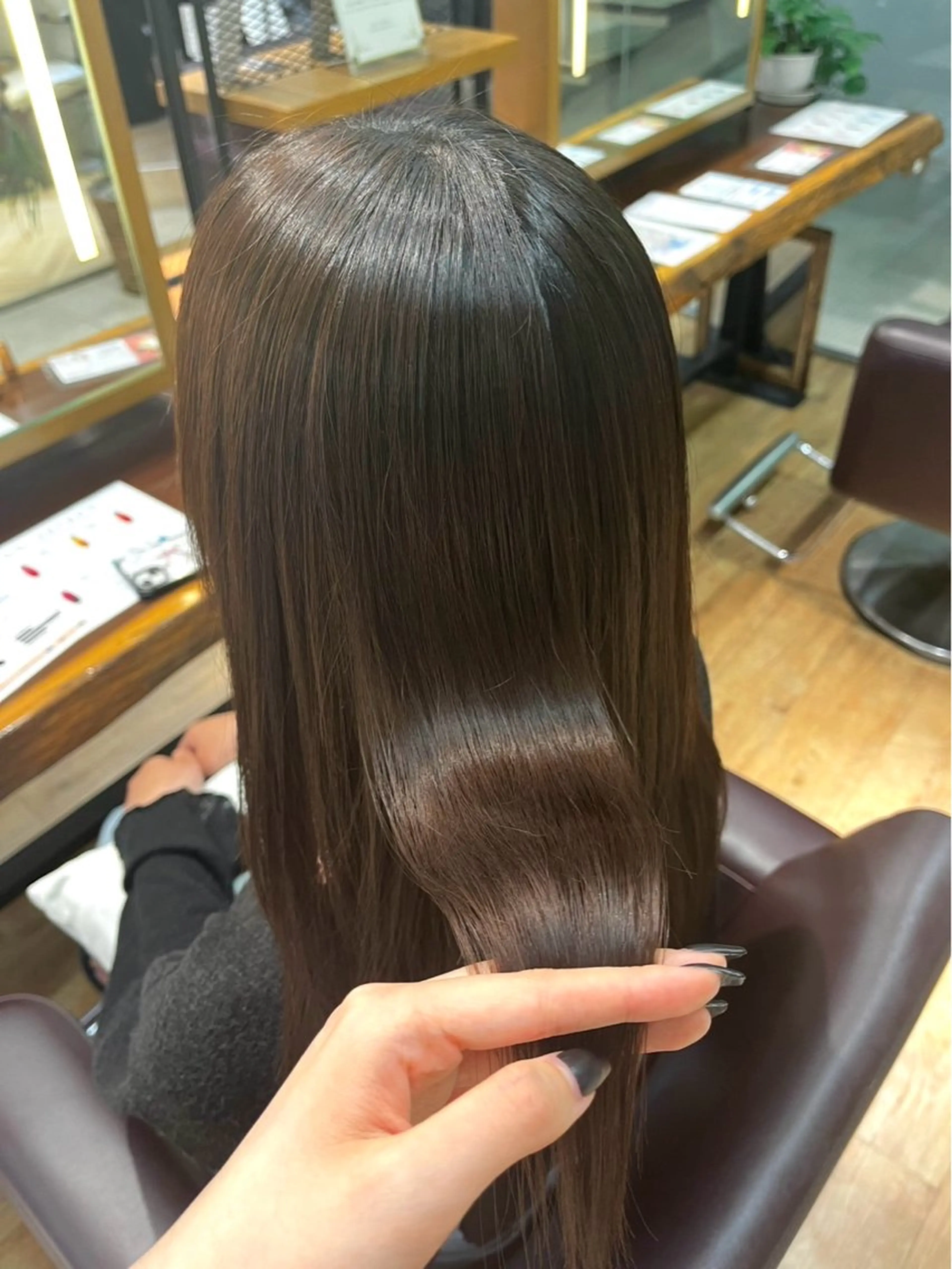 セミロング 縮毛矯正 暖色カラー/ ストレート/くるみのヘアスタイル