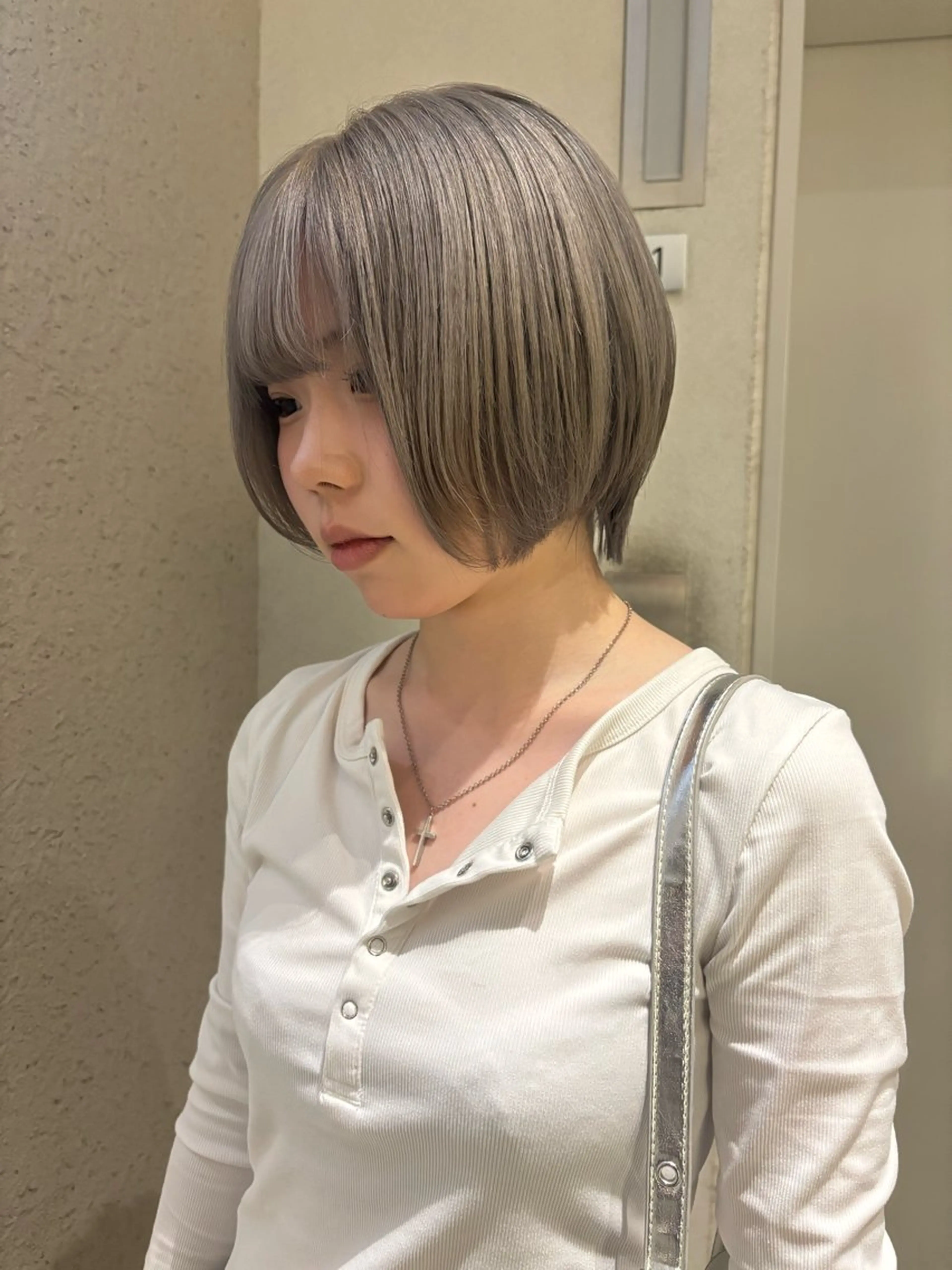 ショート カラー カット ヘアカラー トリートメント ヘアセット レイヤーボブ🎵 ブリーチ/りりのヘアスタイル