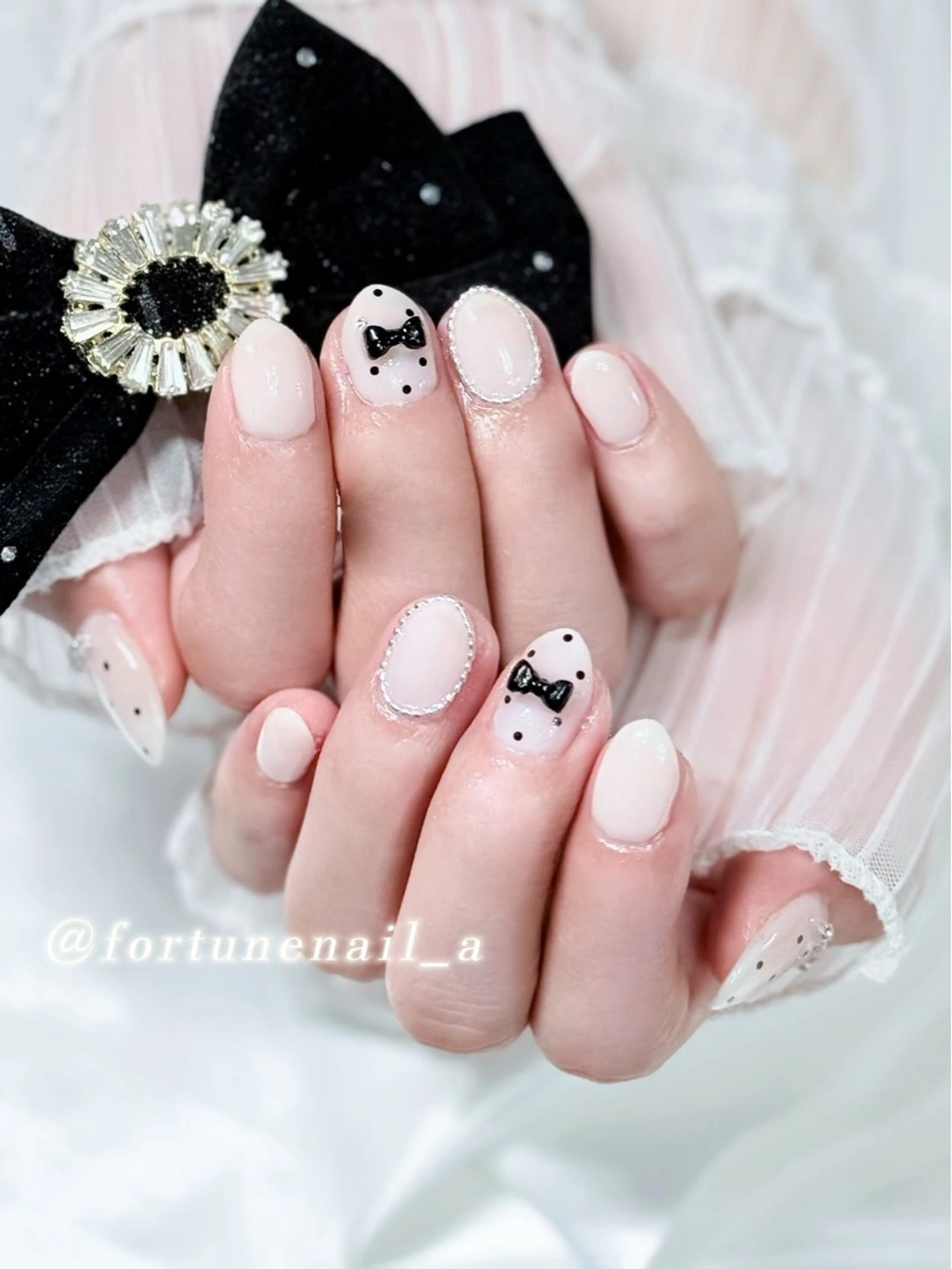 ネイル ドット リボン ハンドネイル ✩.*🎀 aoi🎀のネイルデザイン