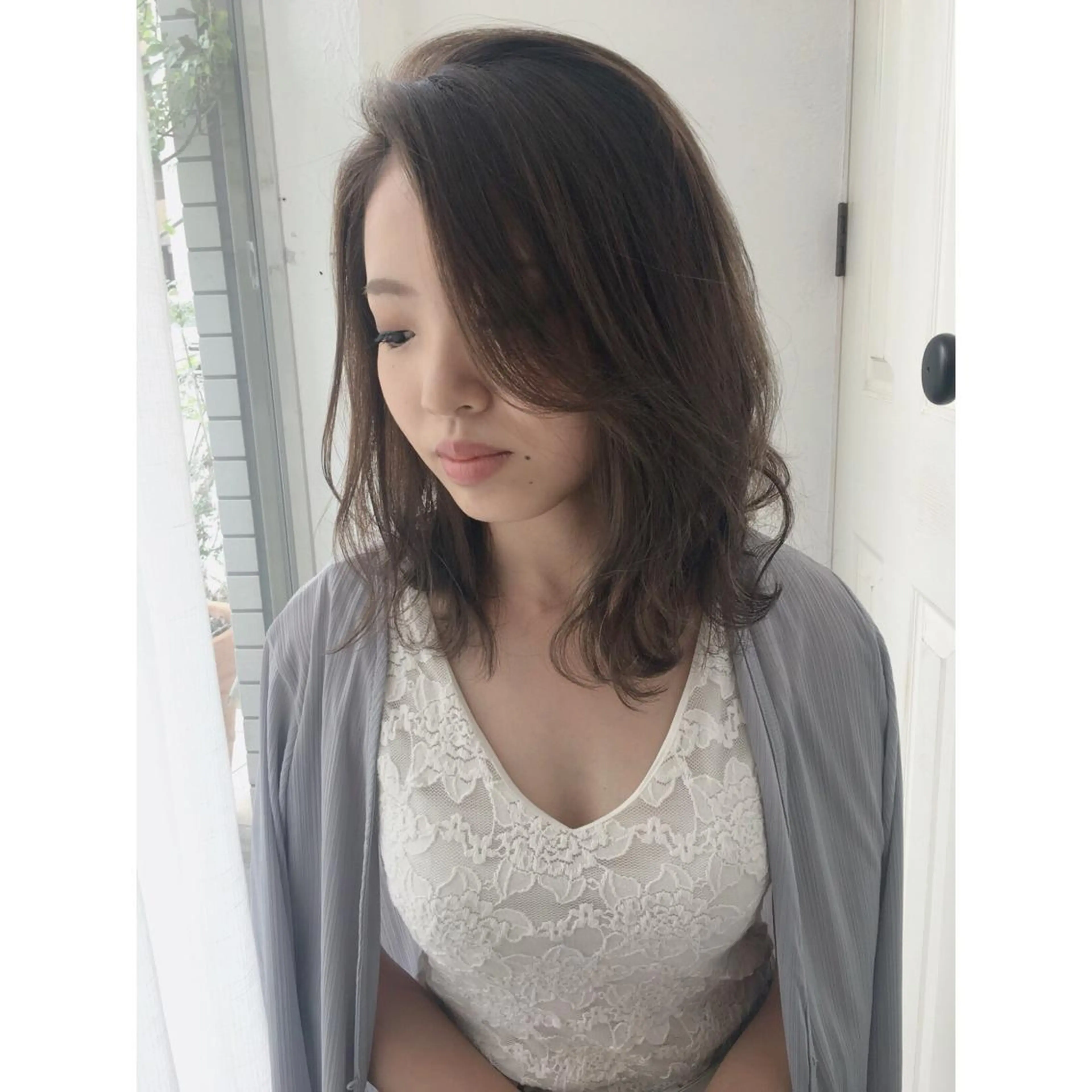 セミロング カラー 透明感カラー fio マナミのヘアスタイル