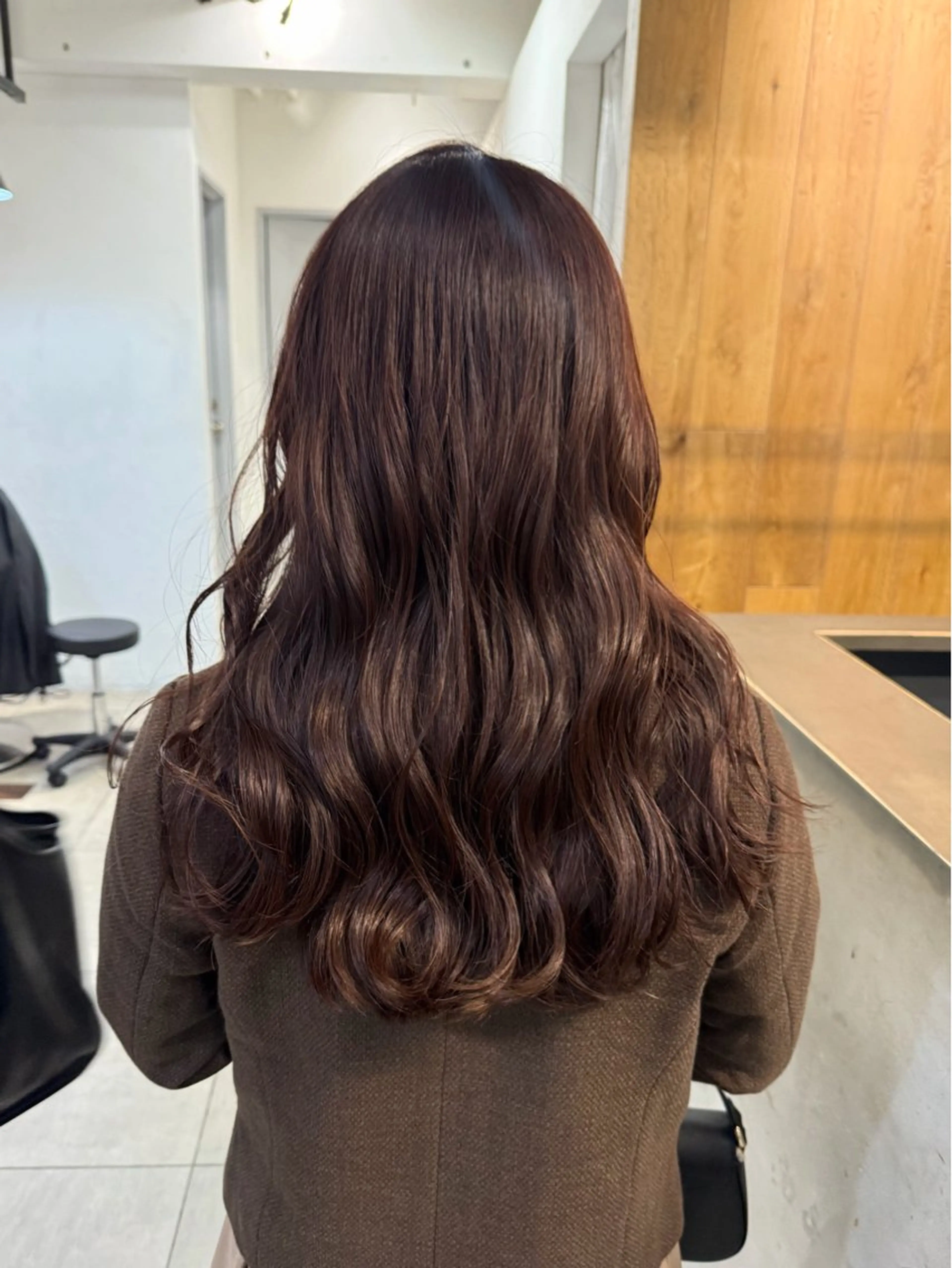 セミロング カラー ミルクティー× グレージュMOMOのヘアスタイル